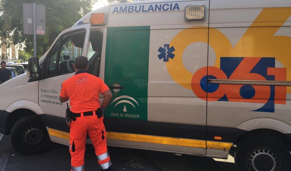 Una ambulancia en Sevilla.
