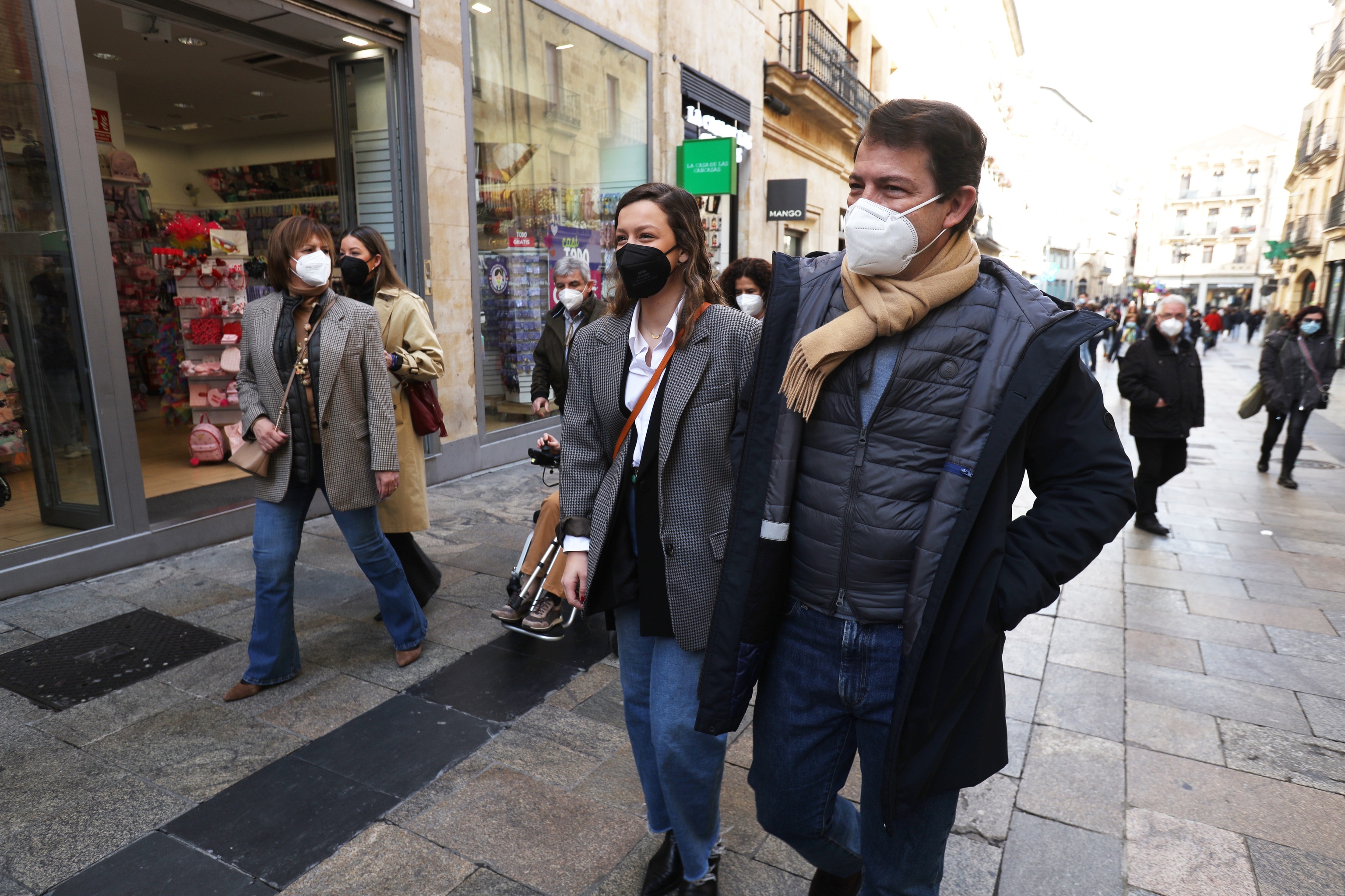 Alfonso Fernndez Maueco da un paseo por Salamanca en la jornada de reflexin.