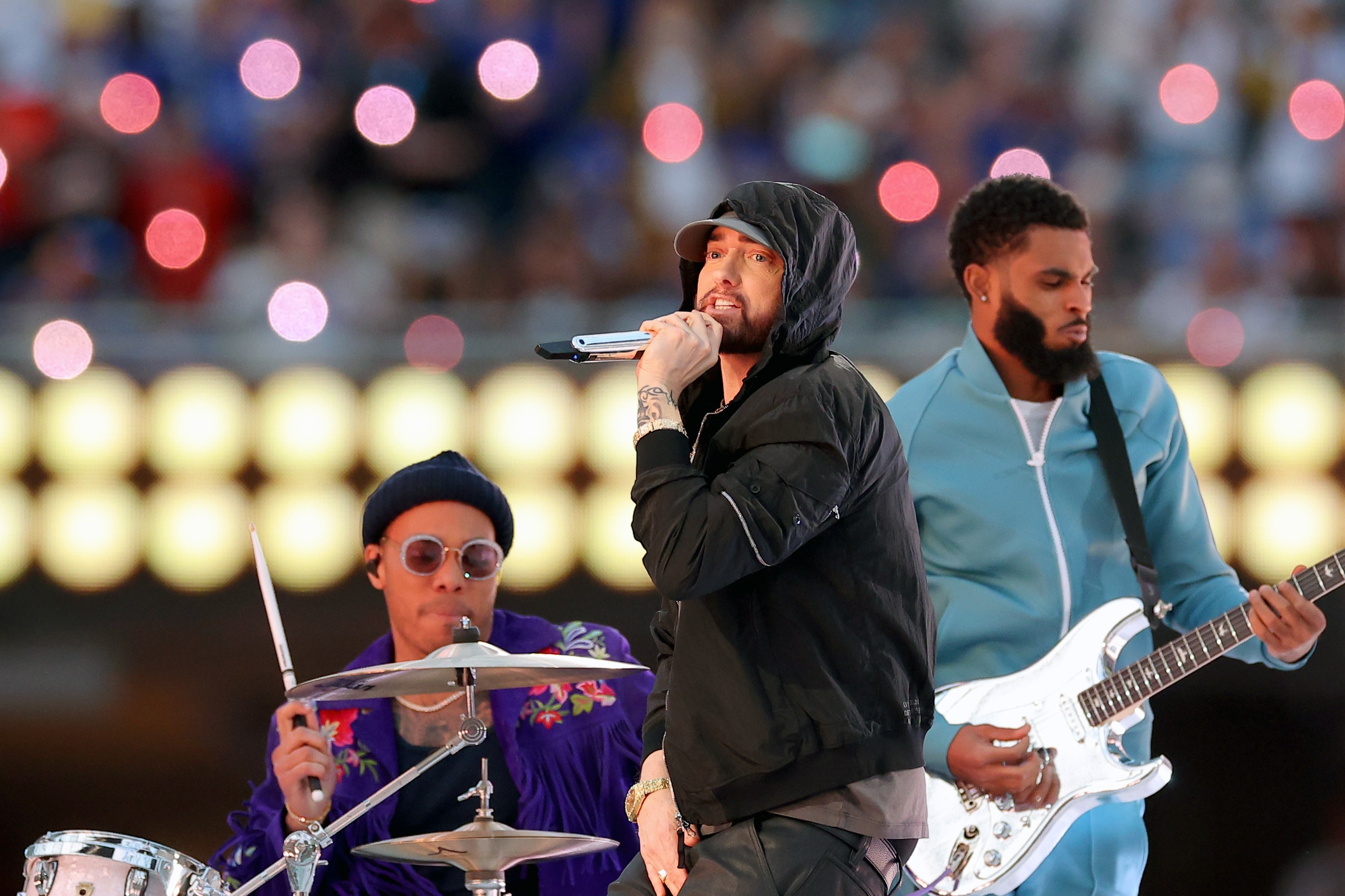 Eminem, durante su actuación en el descanso de la Super Bowl.