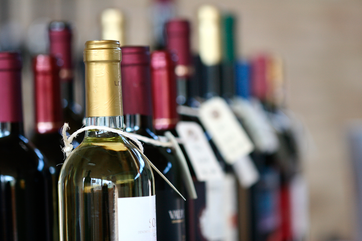 El Parlamento Europeo vota hoy que las etiquetas del vino informen del riesgo de cáncer, como el tabaco