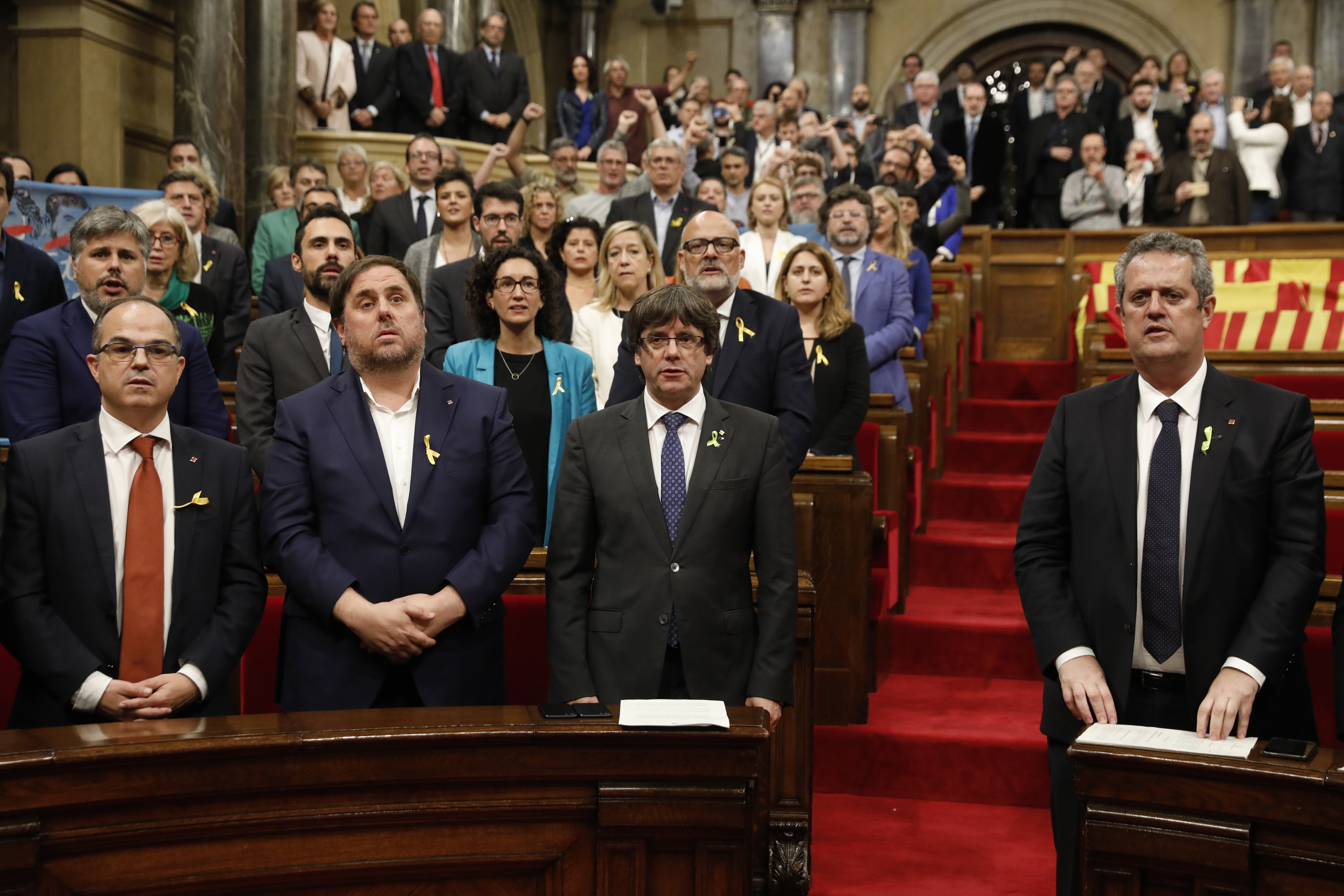 Oriol Junqueras y Carles Puigdemont, en el Parlament en octubre de 2017.