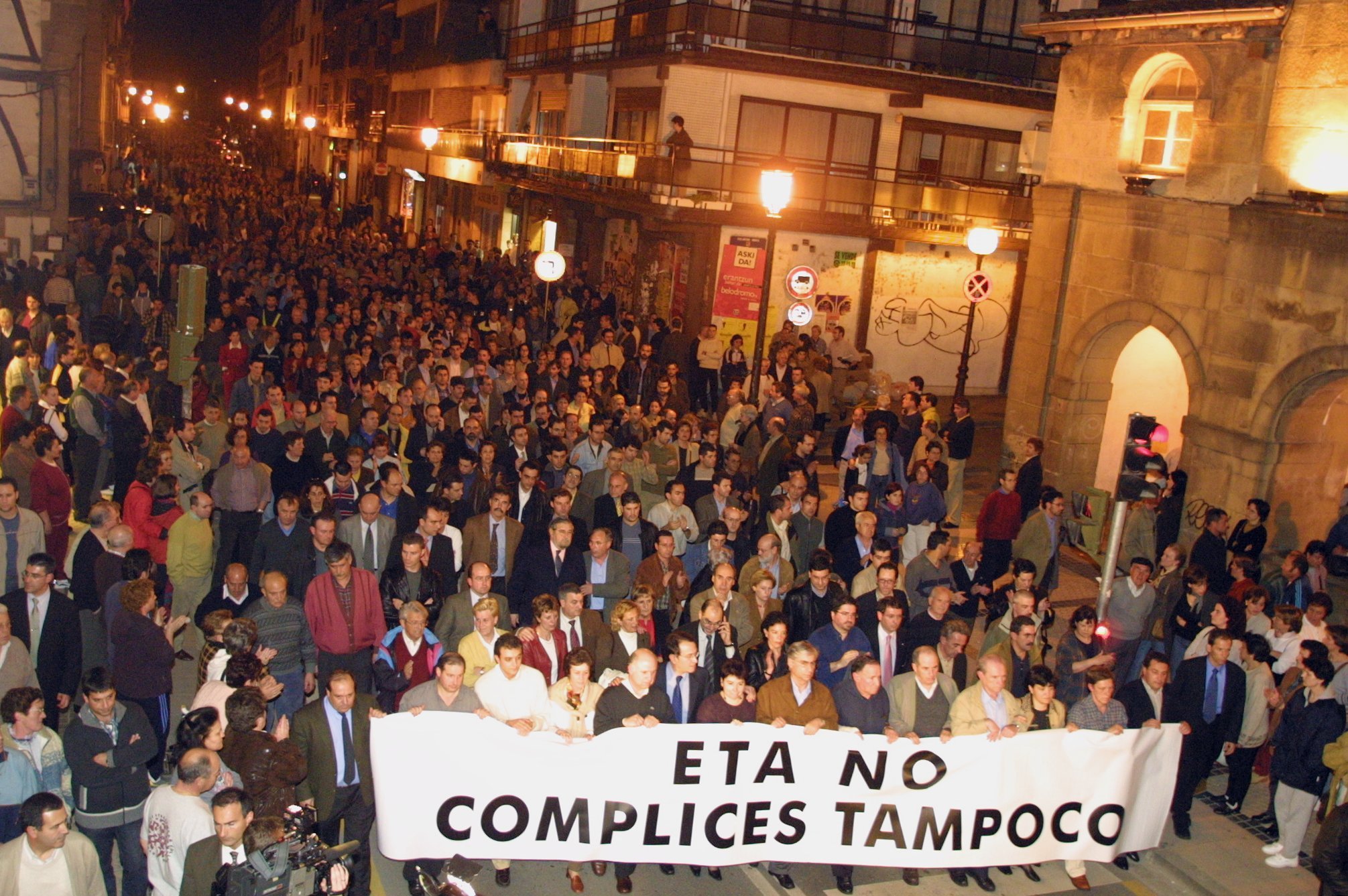 Cabeza de la manifestacin de condena del atentado sufrido por Froiln Elespe, concejal del PSE-EE de Lasarte asesinado por ETA.
