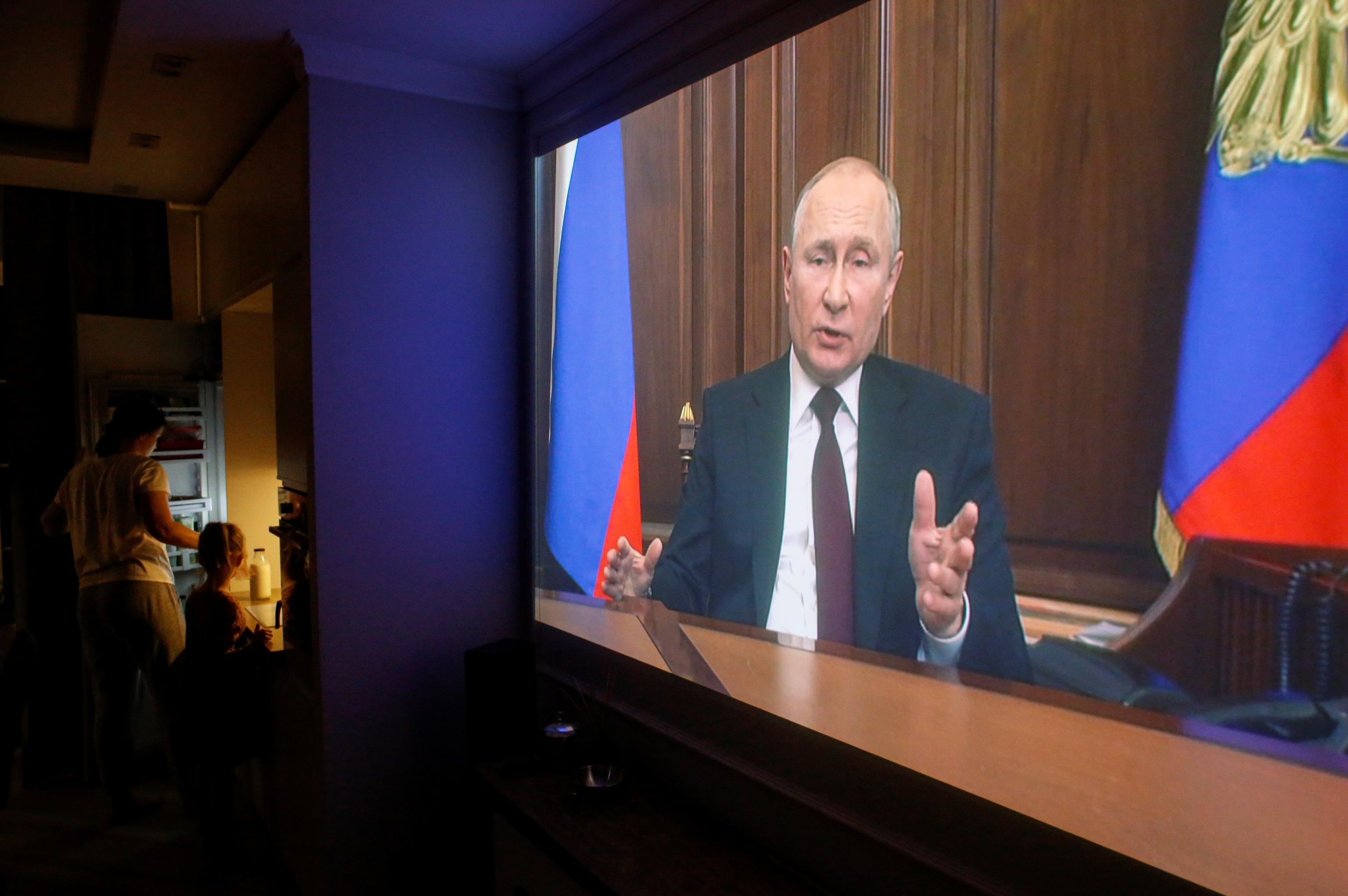 El petróleo se dispara y se acerca a los 100 dólares ante la ofensiva de Putin en Ucrania