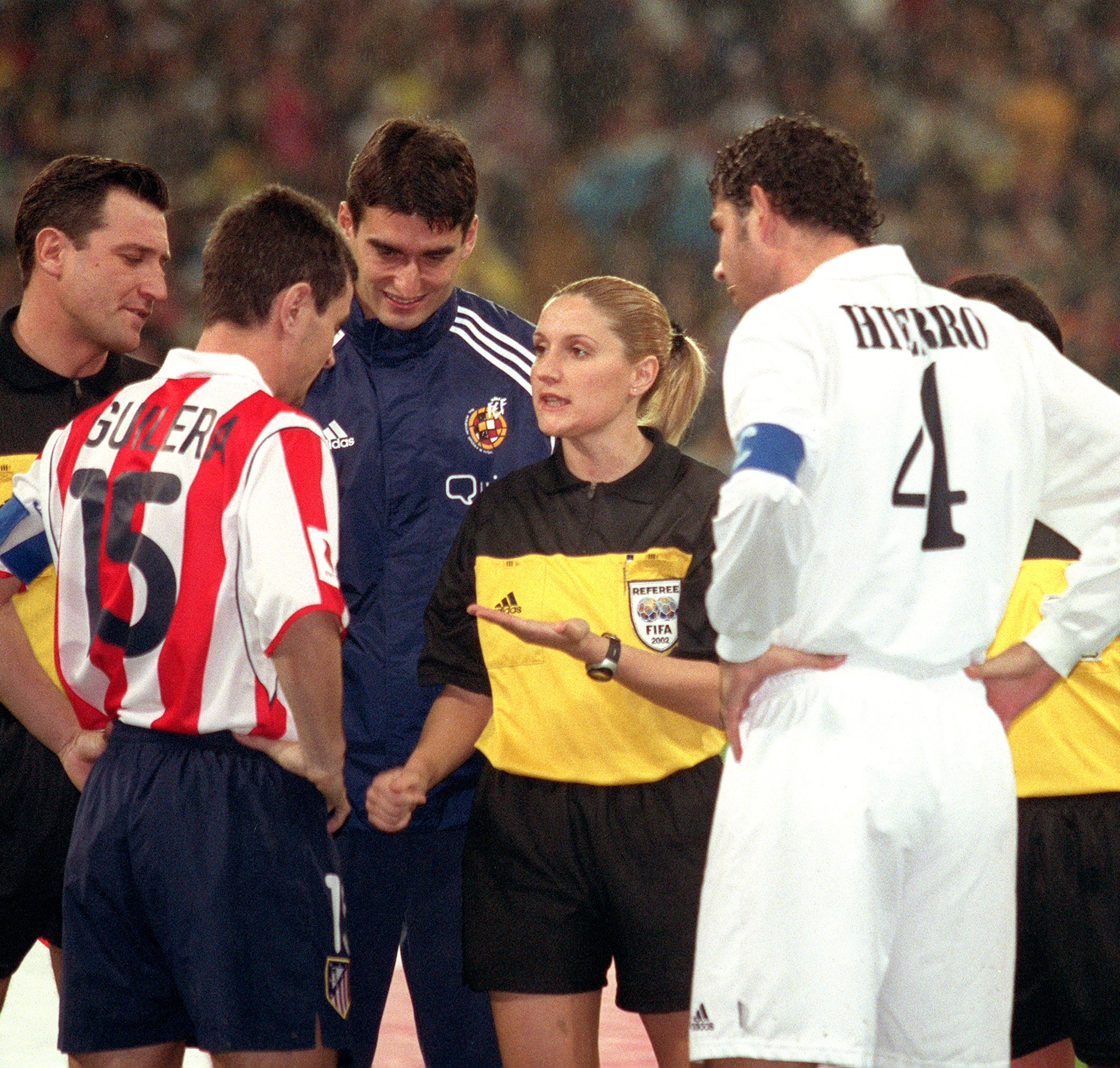 Carolina Domenech arbitr un partido amistoso entre el Real Madrid y el Atltico en el estadio Santiago Bernabu en 2002.
