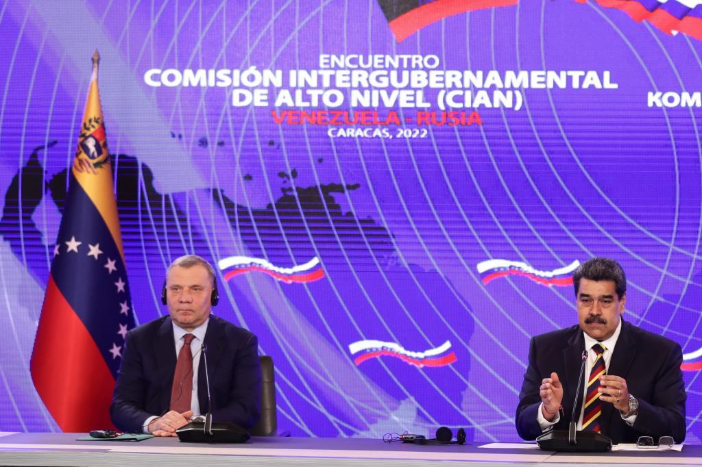El viceprimer ministro de Rusia, Yuri Borisov , junto a Nicols Maduro.