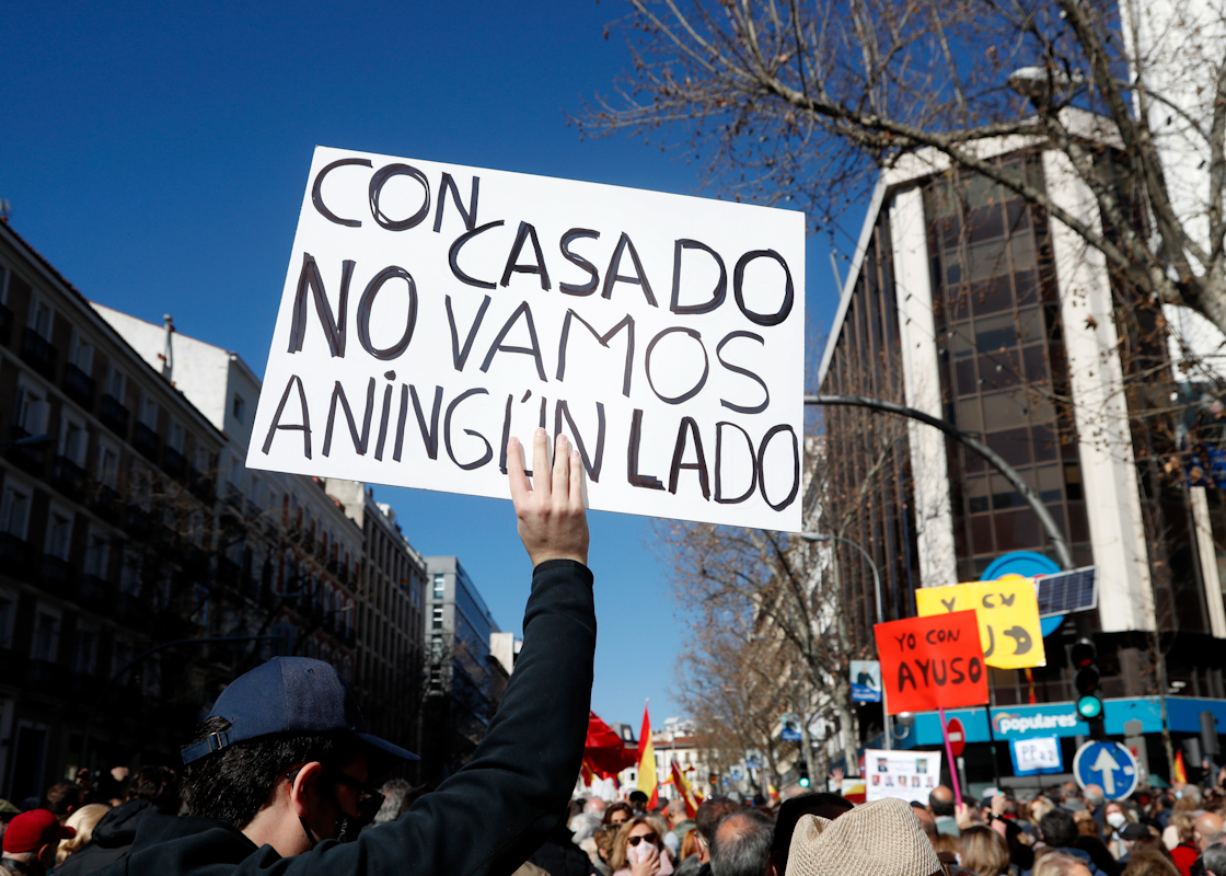Manifestacin en contra de Casado la sede nacional del PP.