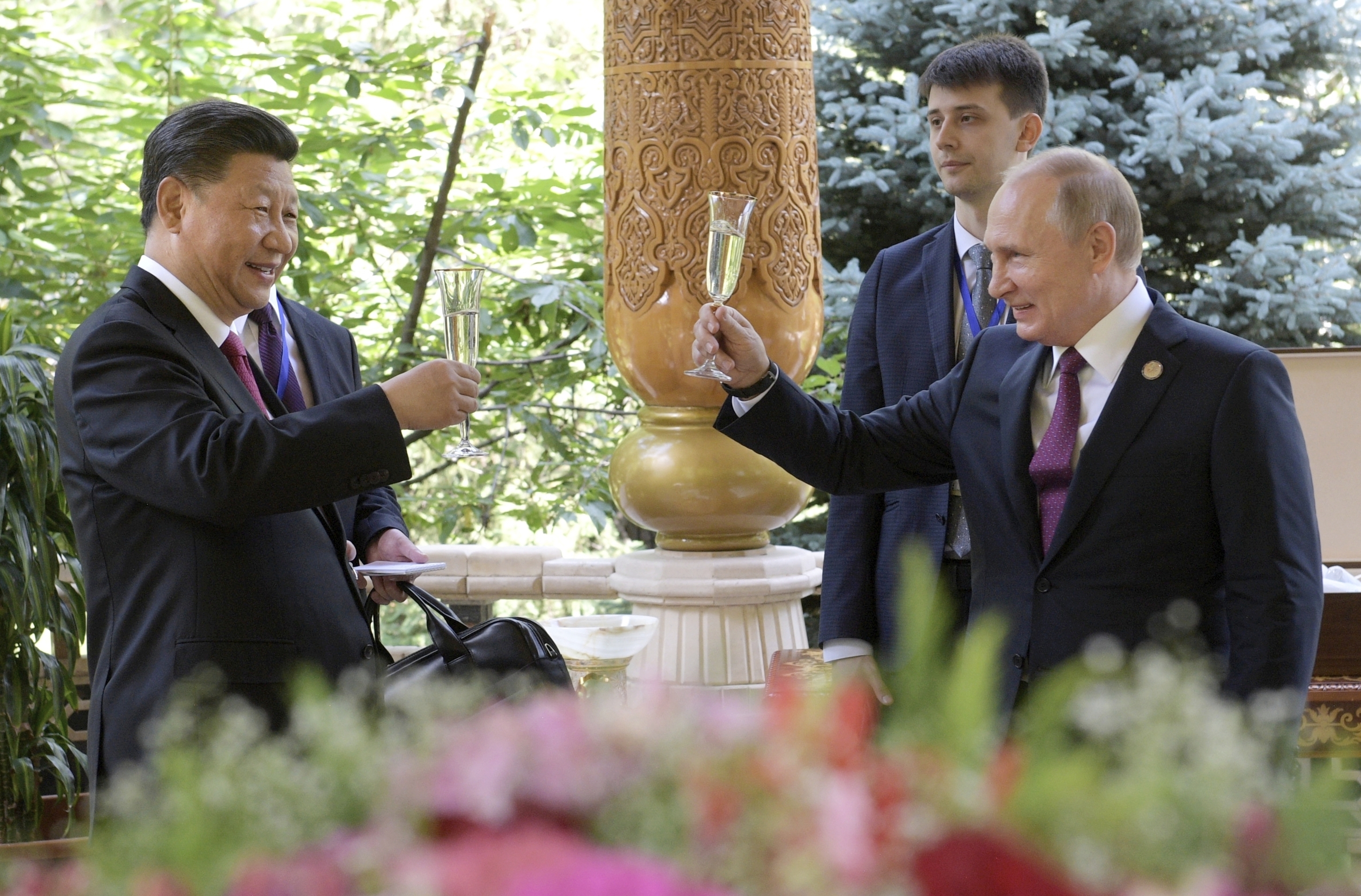 Xi Jinping y Putin, brindando, en una imagen de archivo.