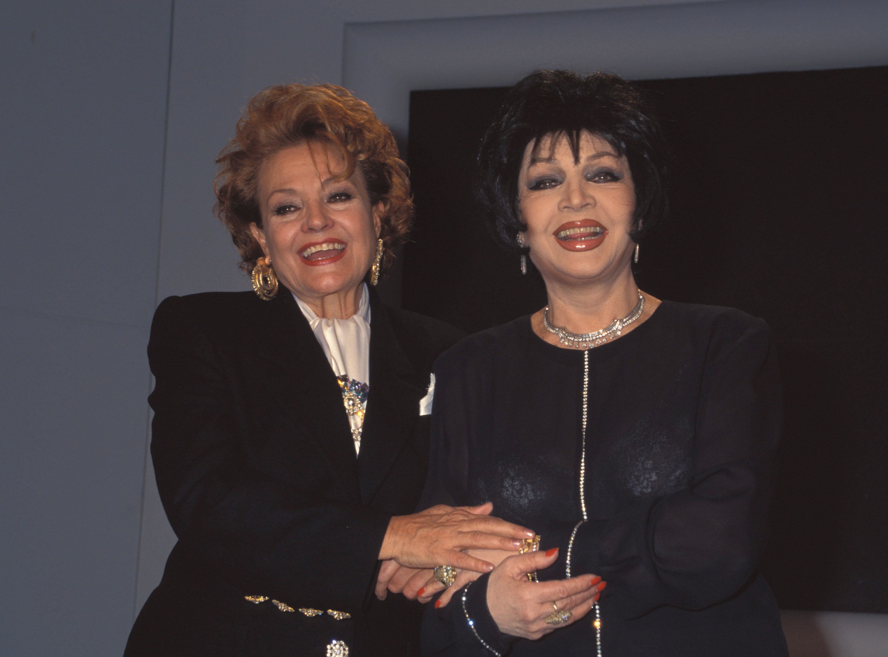 Carmen Sevilla y Sara Montiel, tan amigas en 1990.