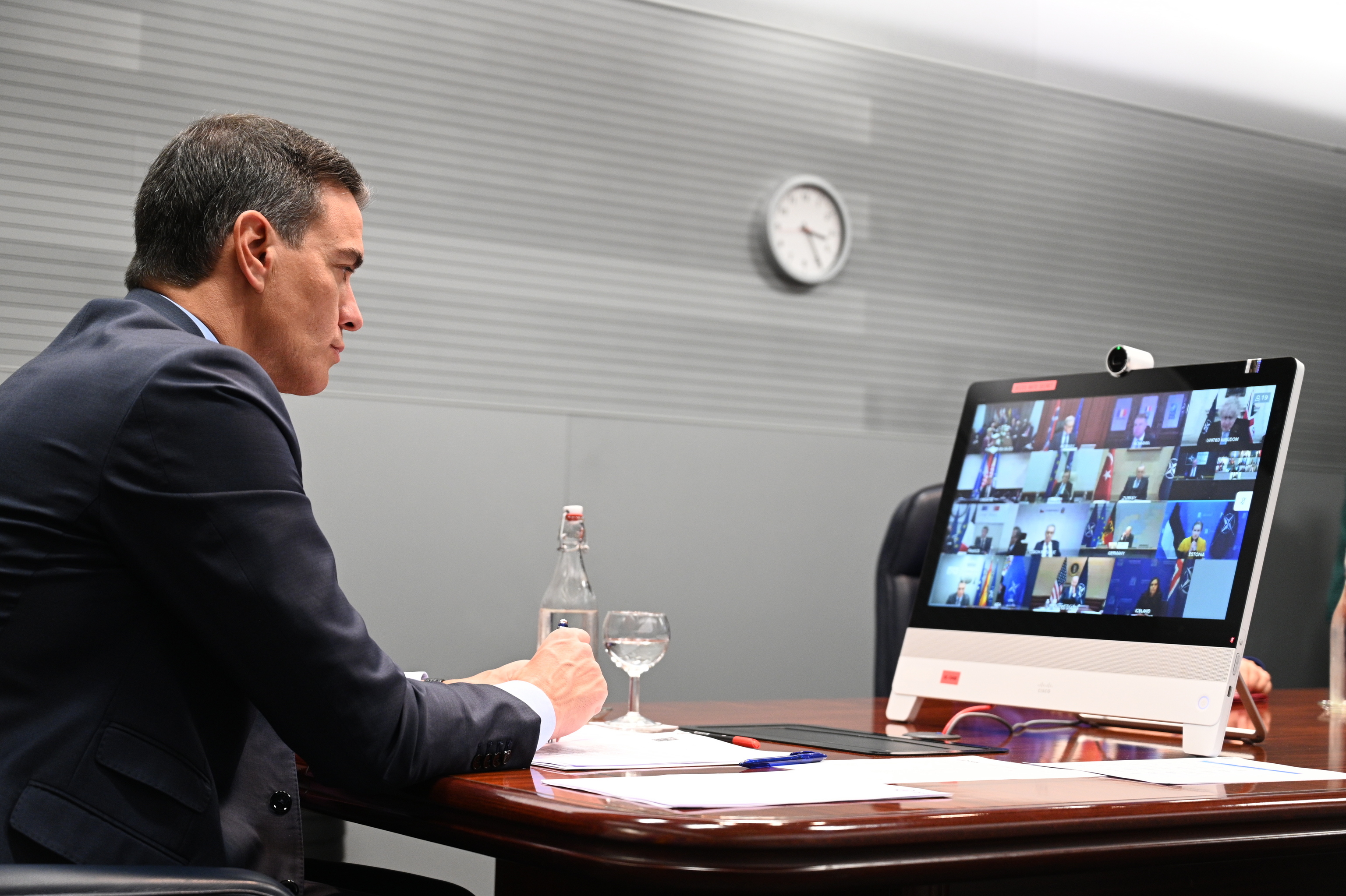 Pedro Sánchez, el viernes, en una reunión telemática de la OTAN sobre la situación en Ucrania.