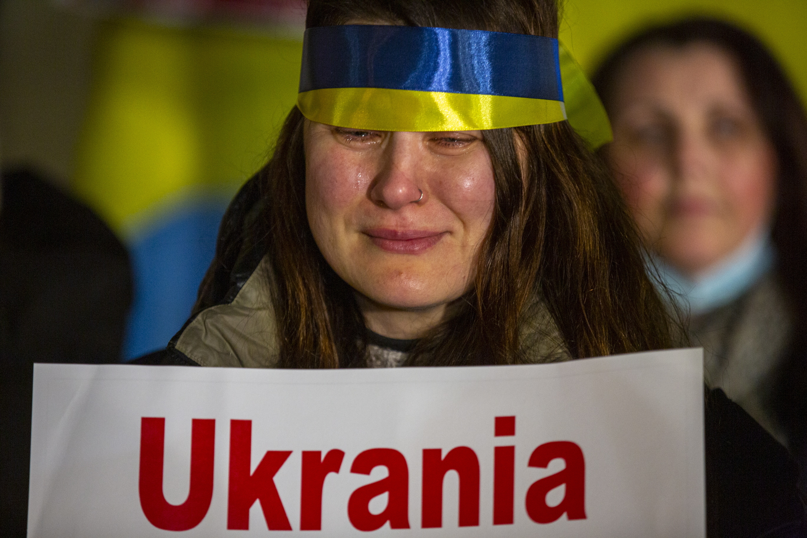 Una joven ucraniana residente en Vitoria participa en una de las concentraciones contra la invasin rusa.