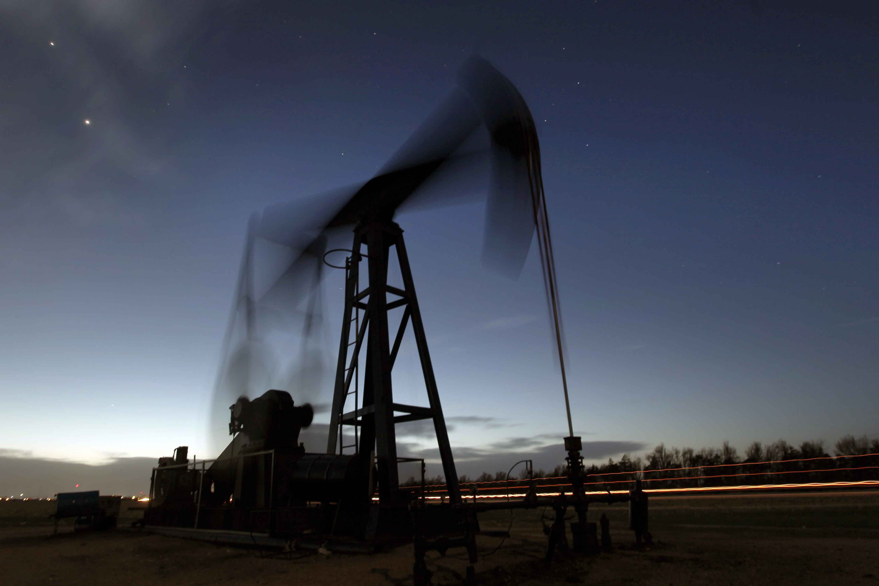 La OPEP y Rusia ignoran a la AIE y apenas aumentan su oferta de petróleo en plena escalada de precios