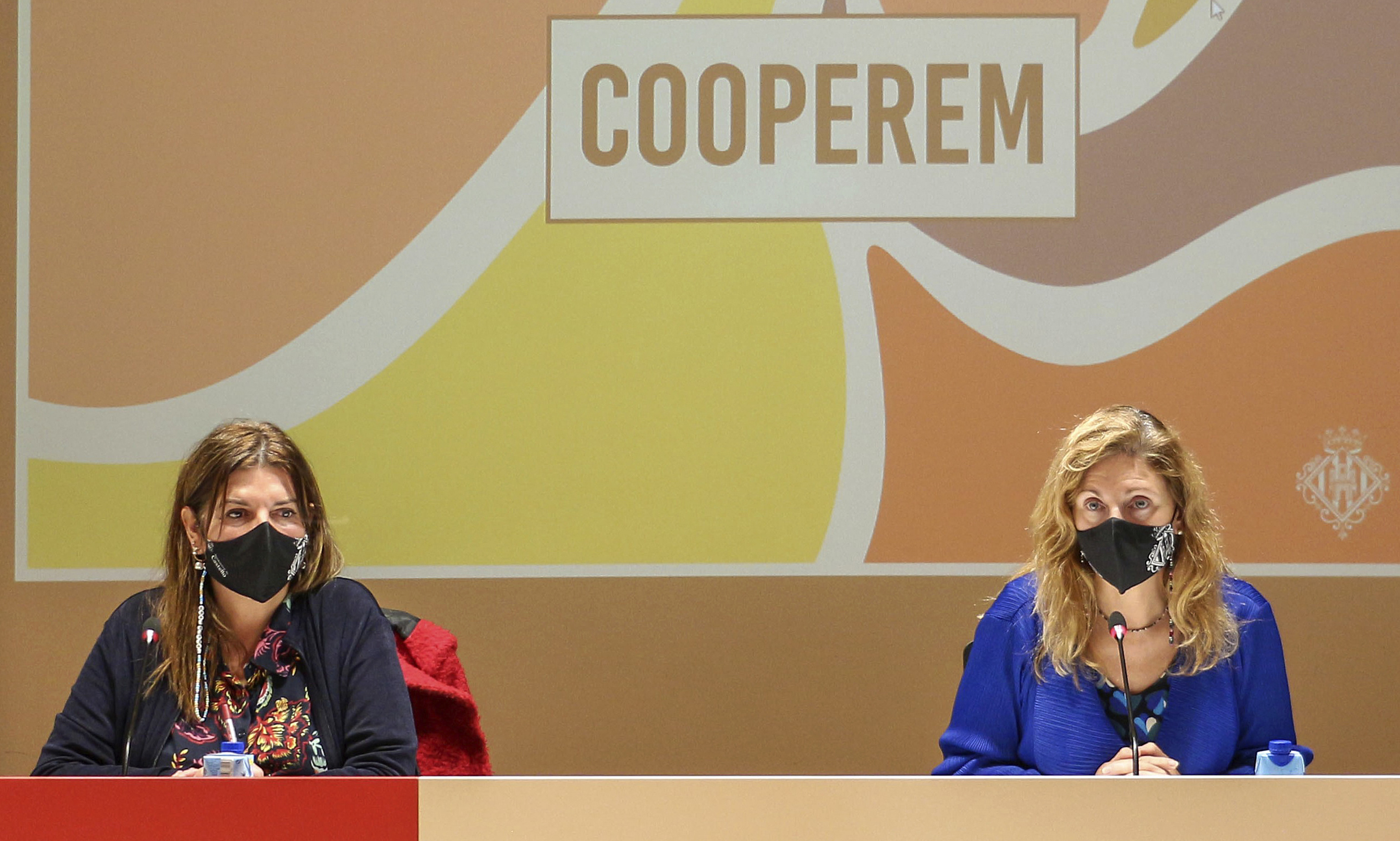 La alcaldesa de Castelln, Amparo Marco, junto a la concejala de Cooperacin, Mary Carmen Ribera.