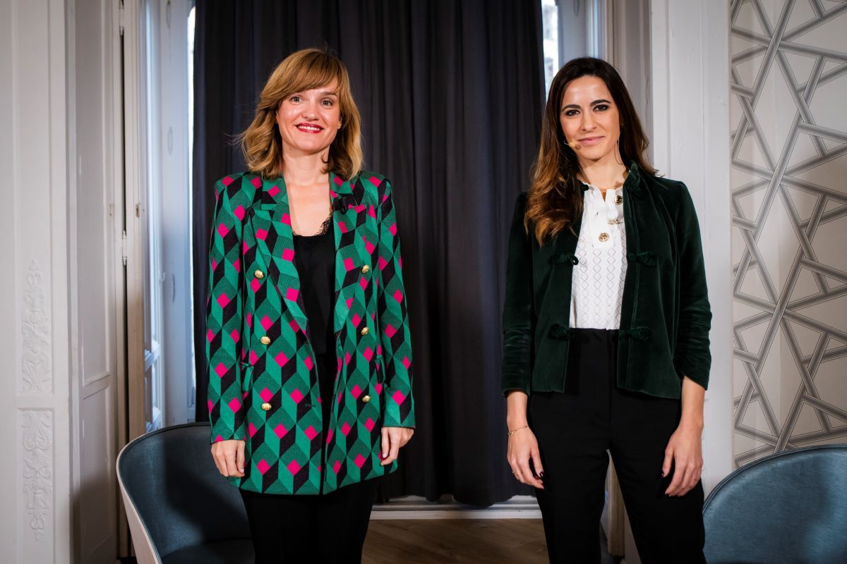 Pilar Alegra, ministra de Educacin y Formacin Profesional, y Ana Nez-Milara, jefa de contenidos femeninos de El Mundo/Yo Dona.