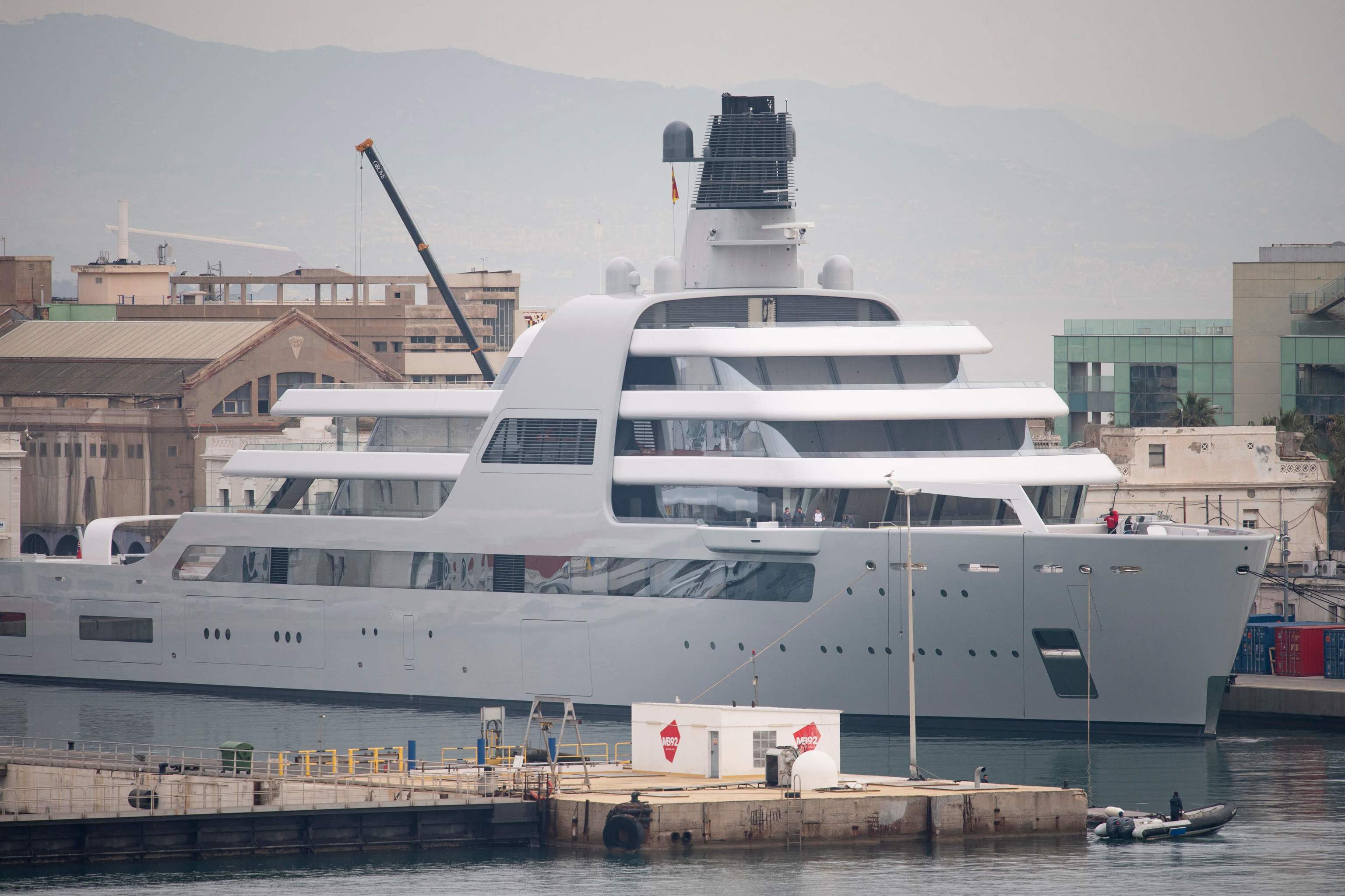 El superyate Lloyd Werft Solaris, propiedad del oligarca ruso Roman Abramovich.