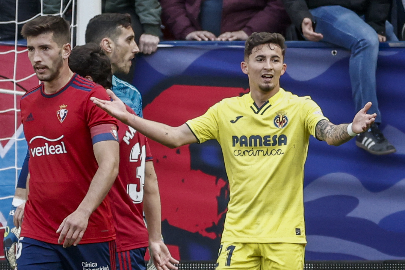 Yeremy Pino se lamenta en una accin entre el Osasuna y el Villarreal..