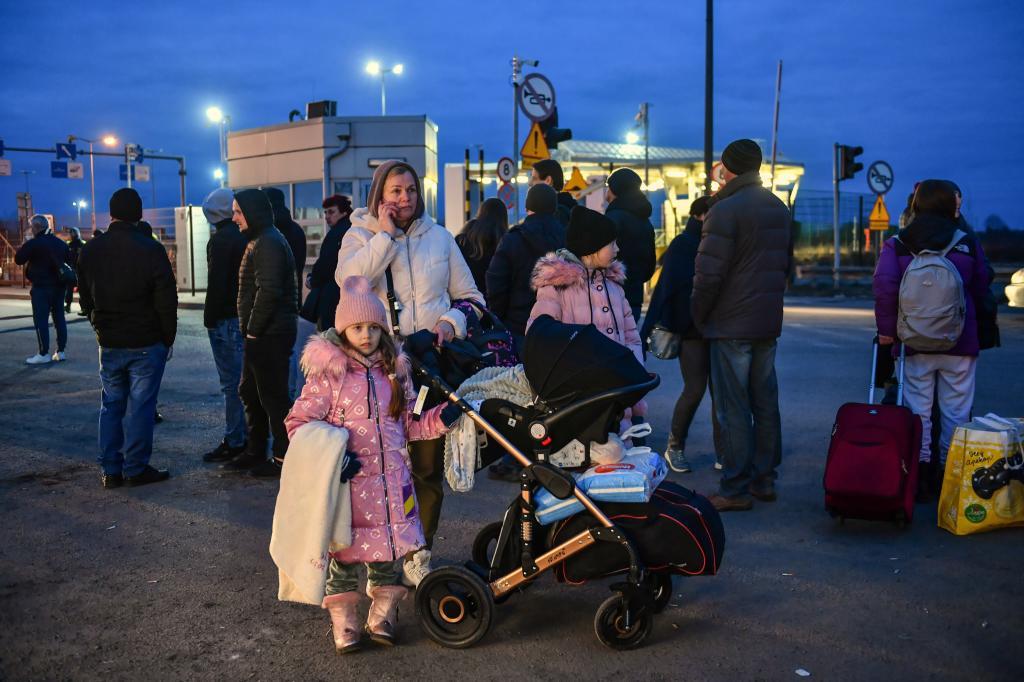 Refugiados ucranianos en la frontera con Polonia.