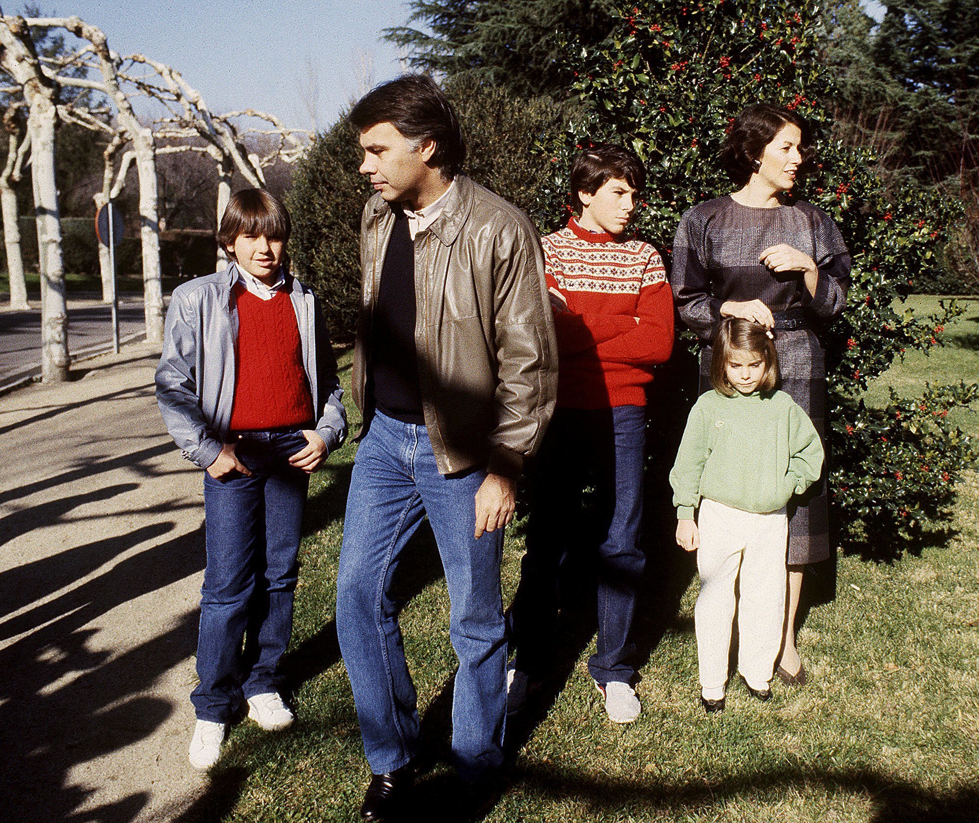 Felipe Gonzlez, junto a su entonces su esposa, Carmen Romero, y sus hijos, Pablo, David y Mara, en diciembre de 1984.