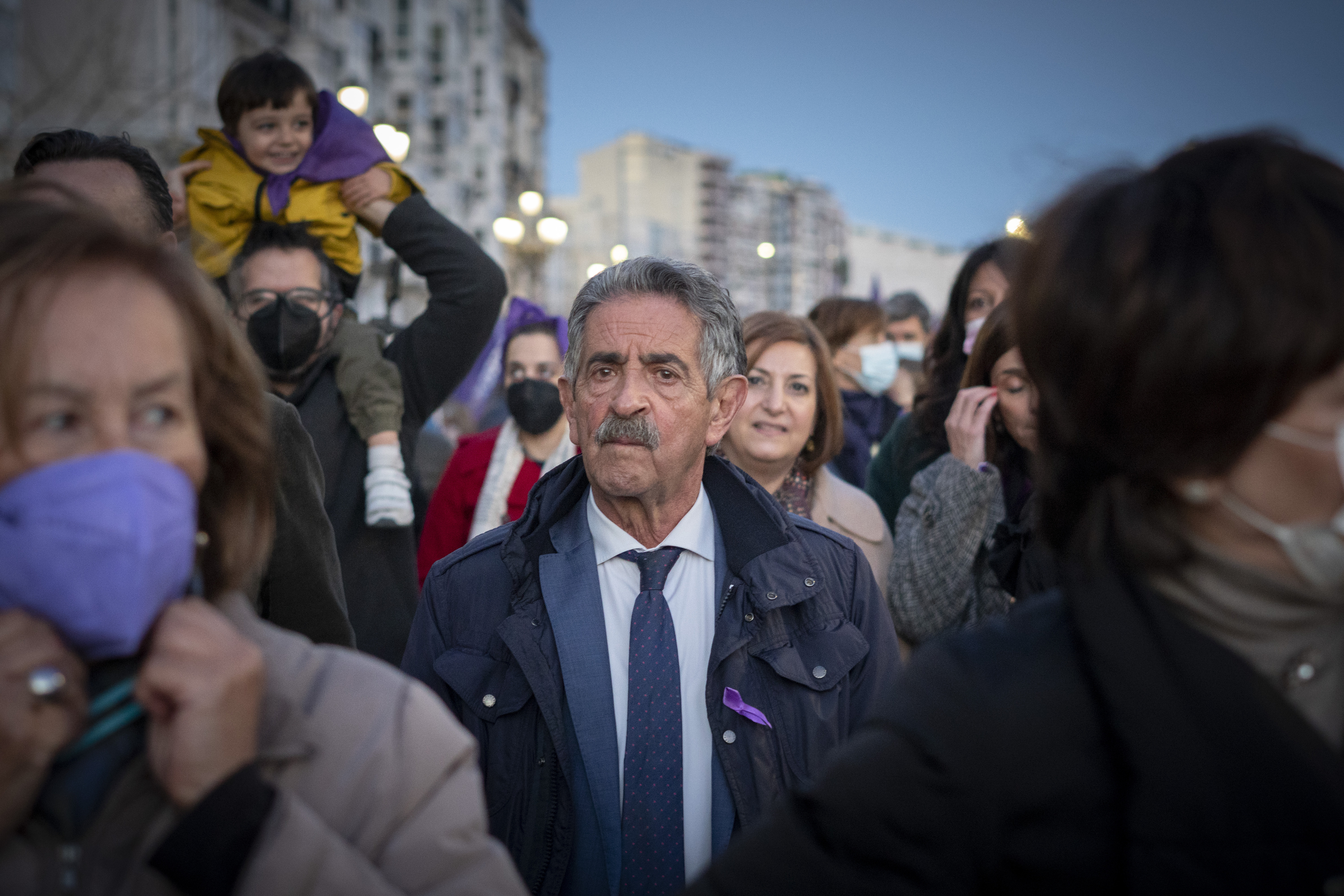 El presidente de Cantabria, Miguel Ángel Revilla, participa en la manifestación por el Día Internacional de la Mujer en Santander.
