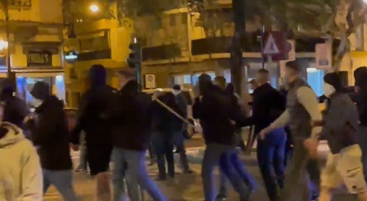 Batalla campal en Sevilla entre ultras del  Eintracht y del West Ham