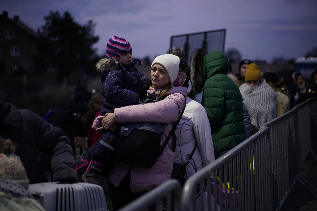 Refugiados ucranianos en la frontera con Polonia.