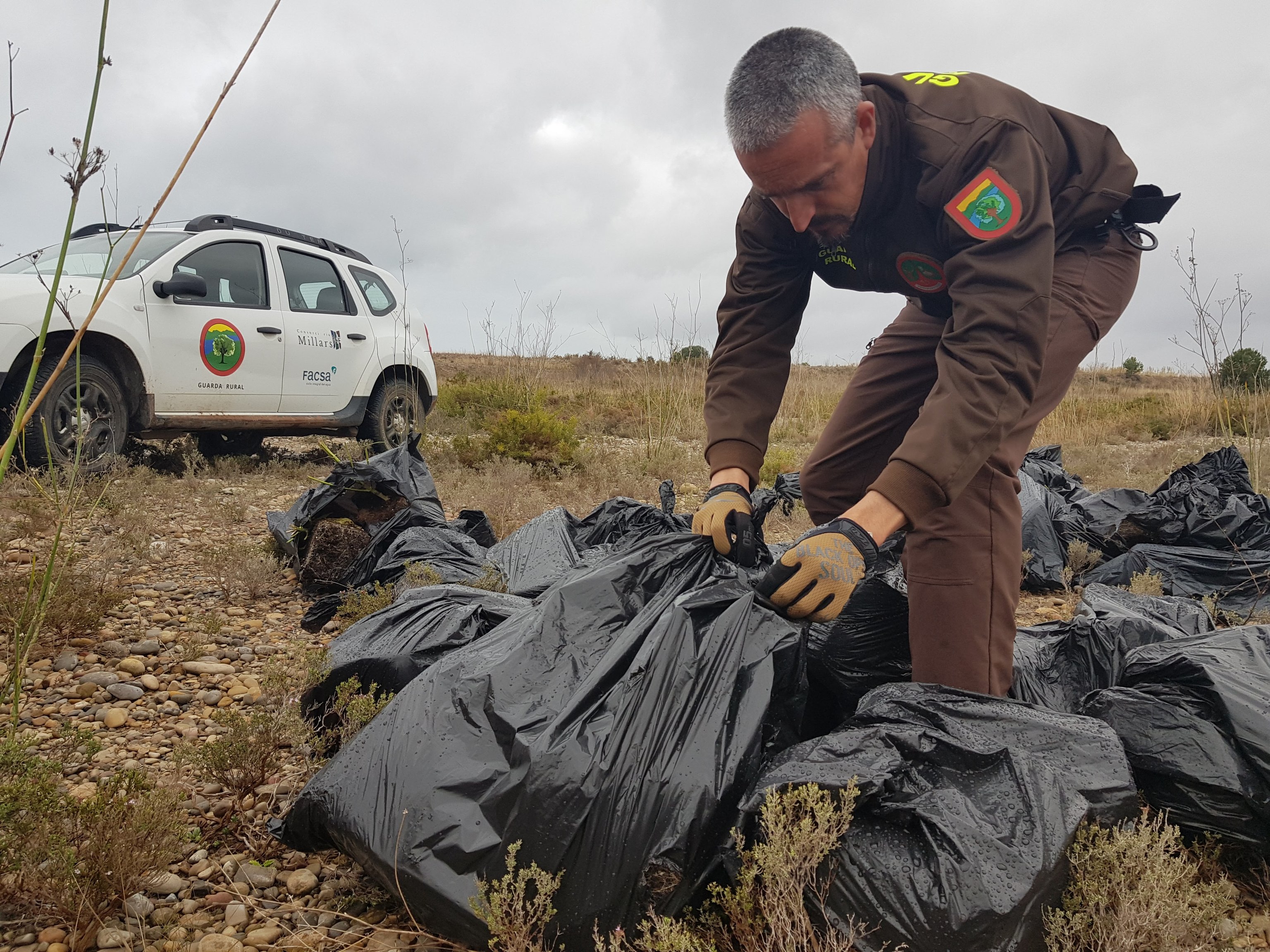 Las enormes bolsas de marihuana han sido arrojadas en el paraje que comparten Burriana, Almassora y Vila-real.
