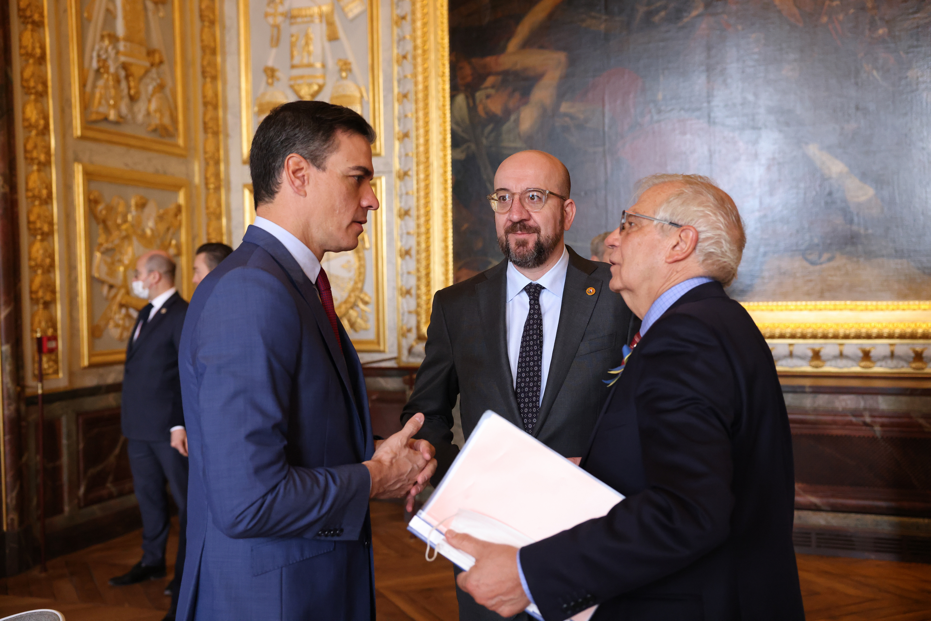 Pedro Snchez, con Charles Michel y Josep Borrell hoy en Versalles.