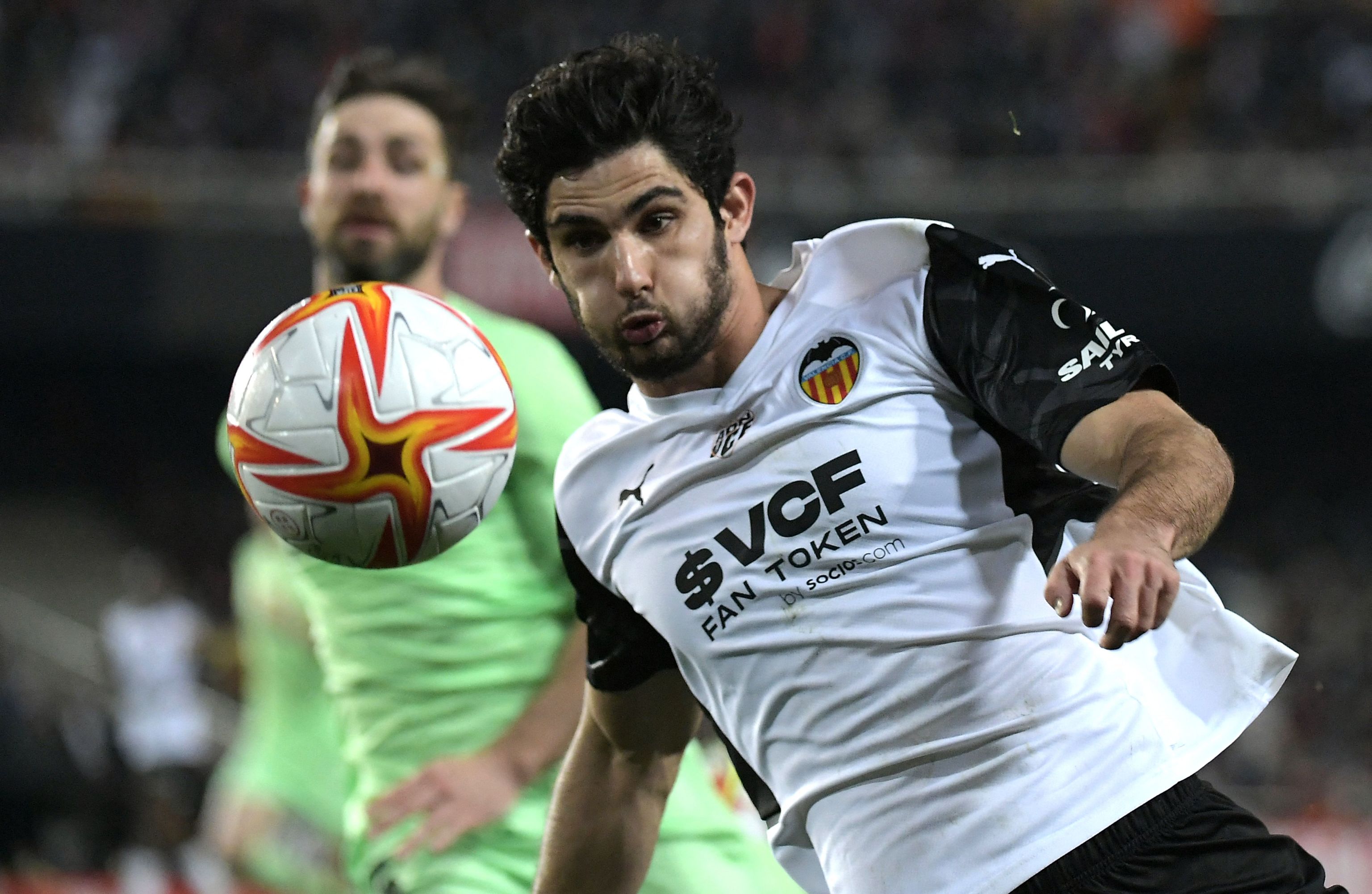 Valencia's Portuguese forward Goncalo  lt;HIT gt;Guedes lt;/HIT gt; eyes the ball during the Copa del Rey (King's Cup) semi final second leg football match between Valencia CF and Athletic Club Bilbao at the Mestalla stadium in Valencia on March 2, 2022. (Photo by JOSE JORDAN / AFP)