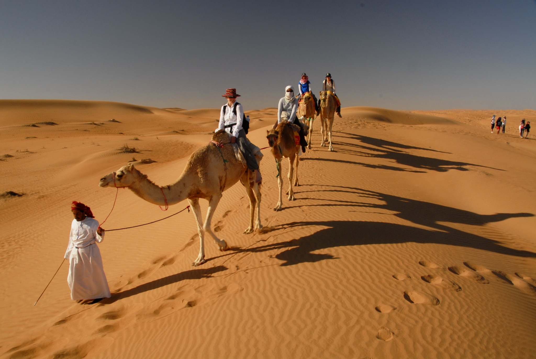 Ruta en camello por el desierto.