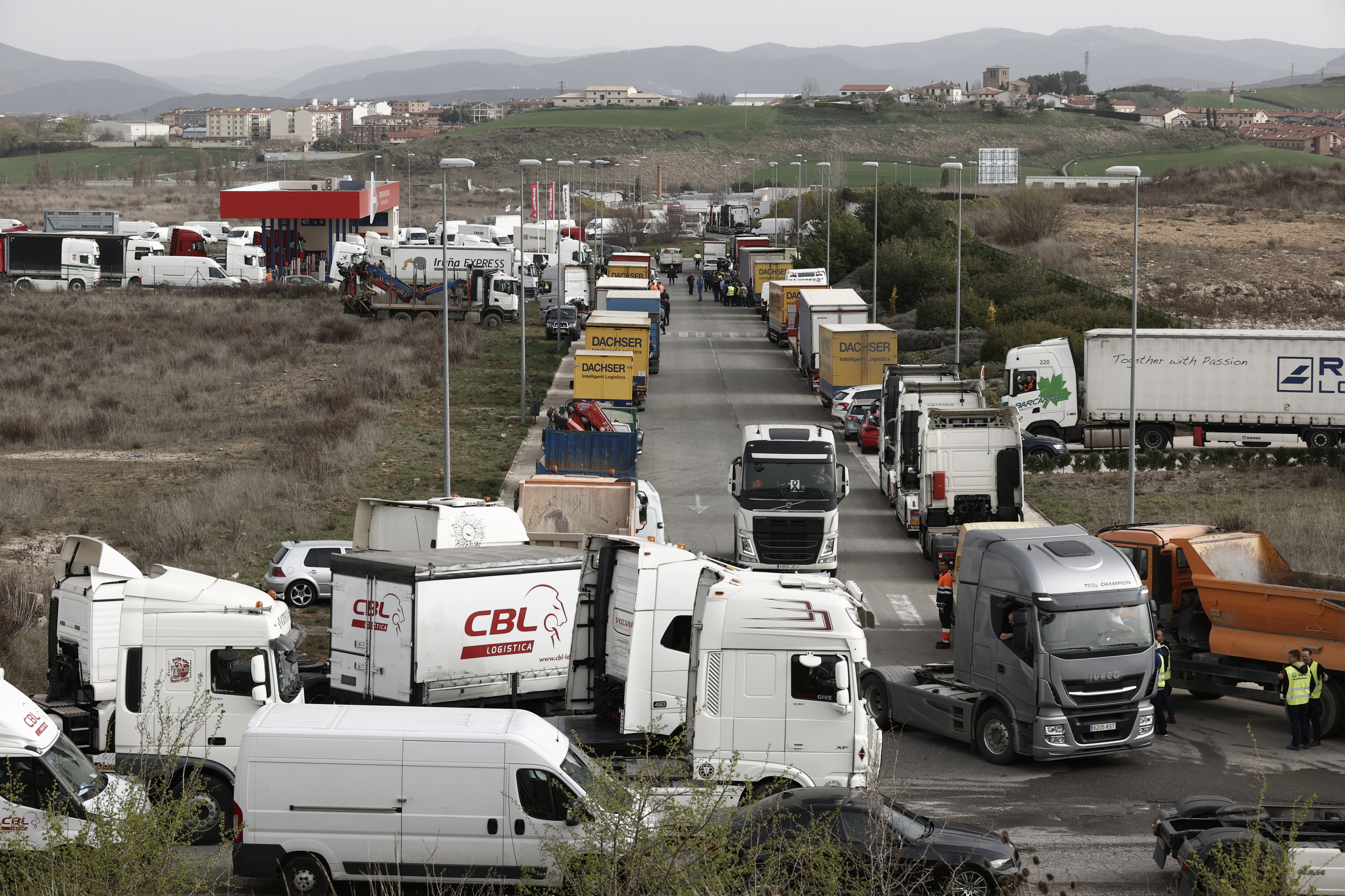 Marcha de camiones desde Galar (Navarra) y hasta la sede de Hacienda del Gobierno foral organizada por la asociacin vasca Hiro.