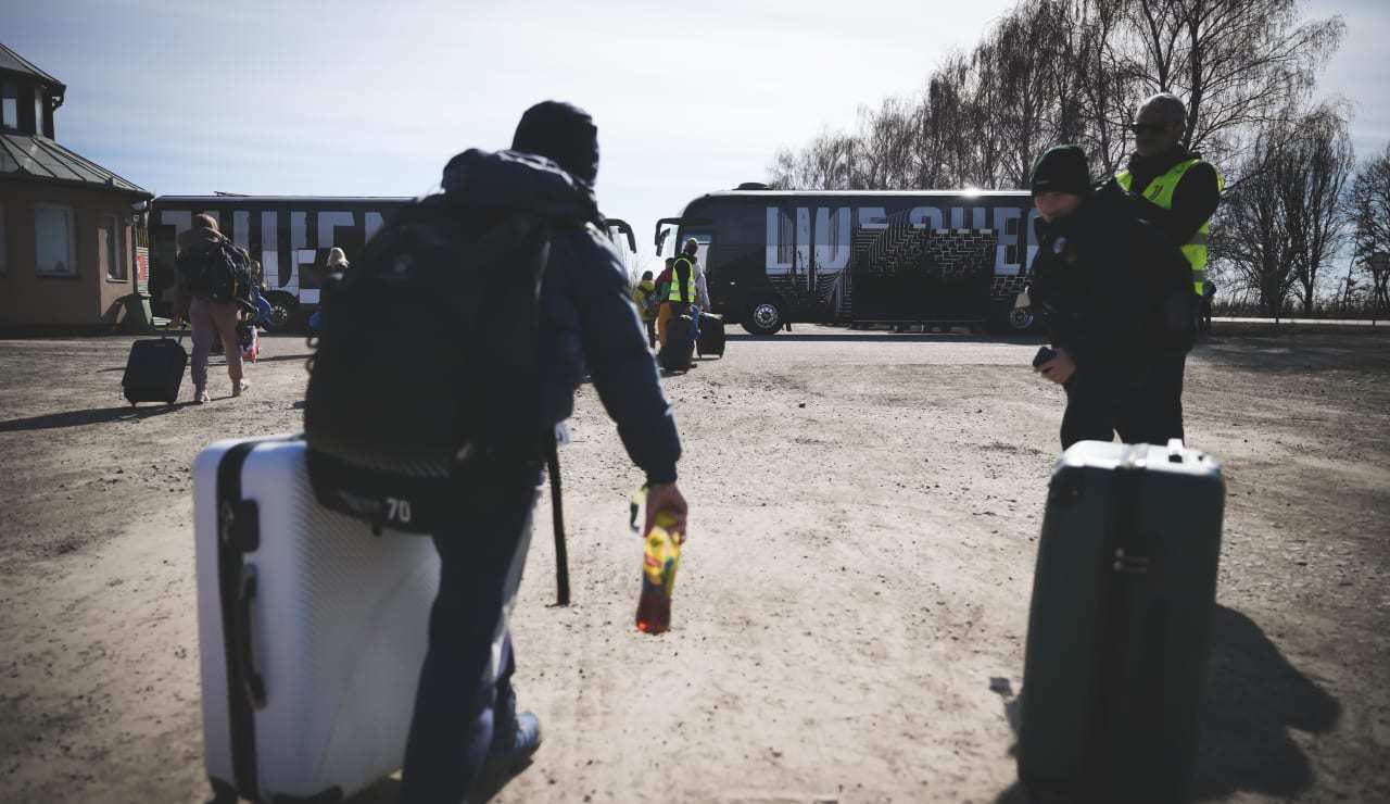 Refugiados ucranianos en el transporte de la Juventus.