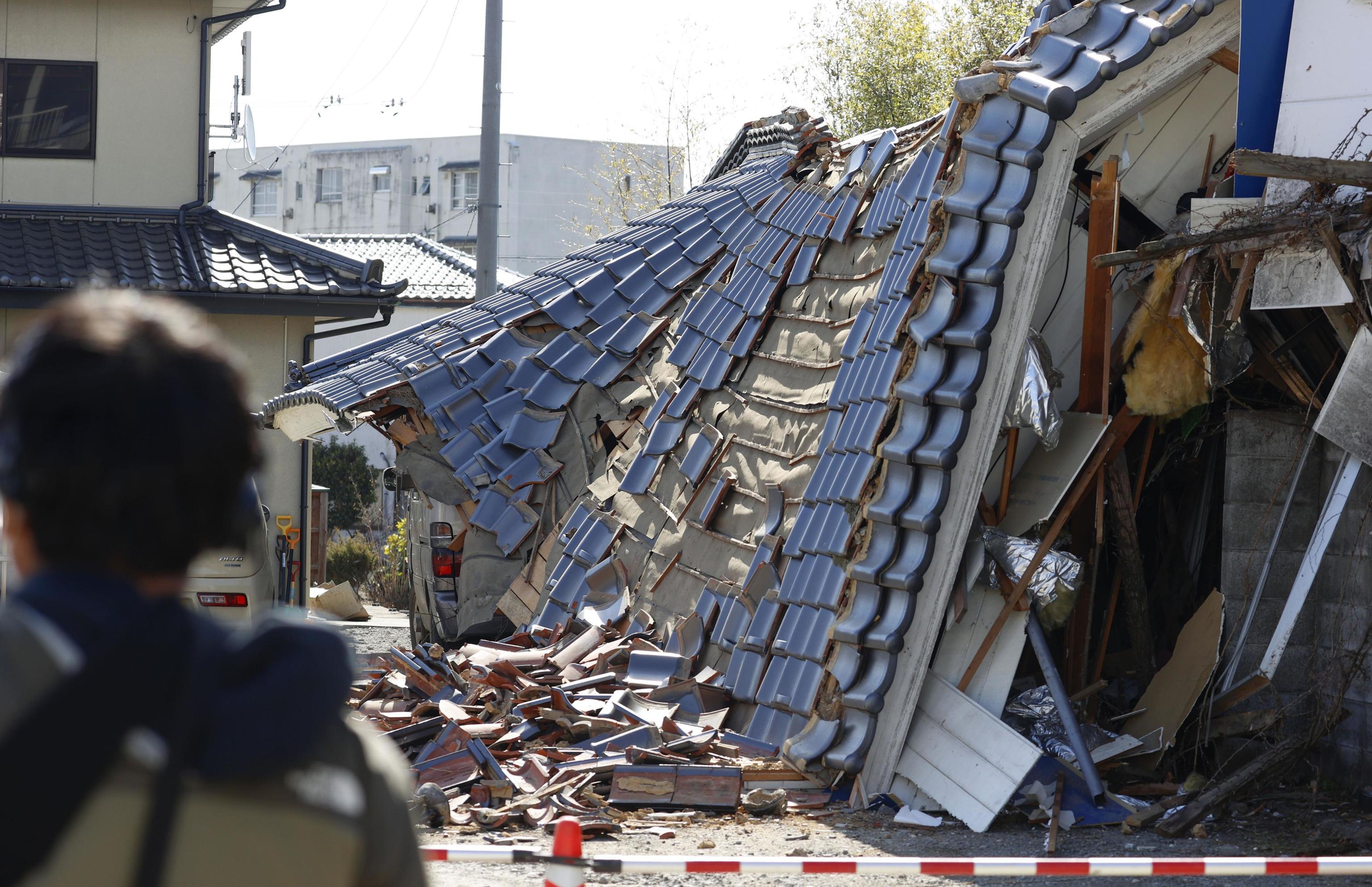 Al menos cuatro muertos y más de 100 heridos por el terremoto de magnitud 7,4 cerca de Fukushima