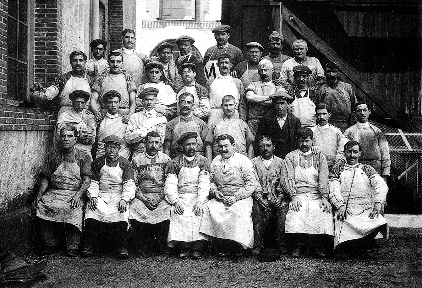 Varios trabajadores de la fbrica a finales del siglo XIX.