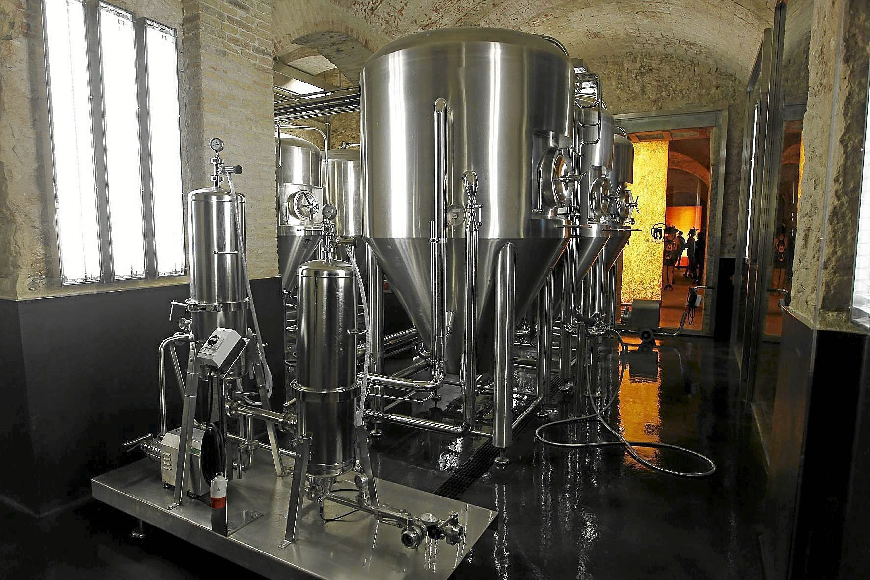 Estrella Galicia estudia parar hoy la producción por el paro y el sector cervecero alerta de un "gran impacto en el suministro"