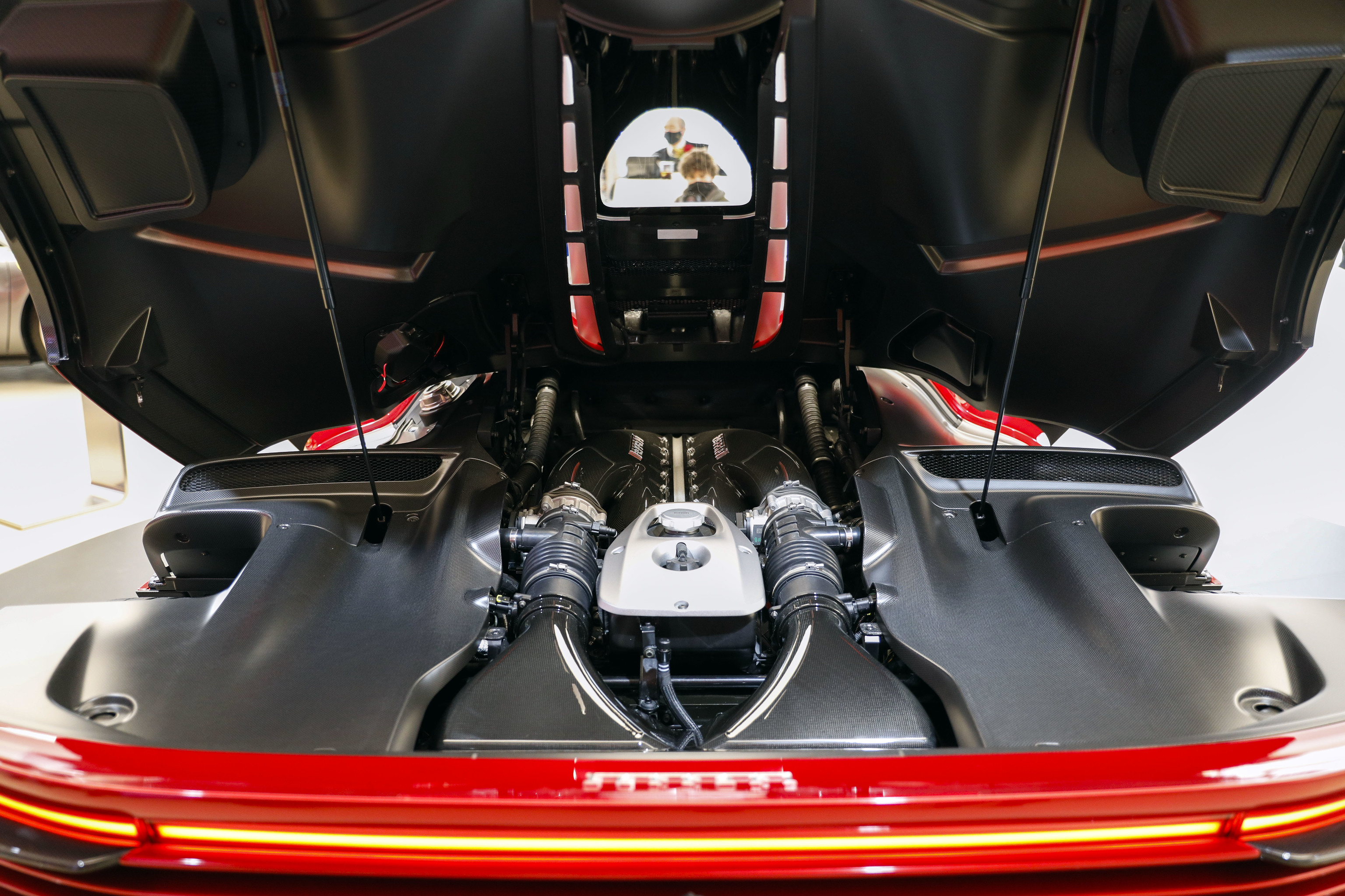 Motor del Ferrari SP3 Daytona