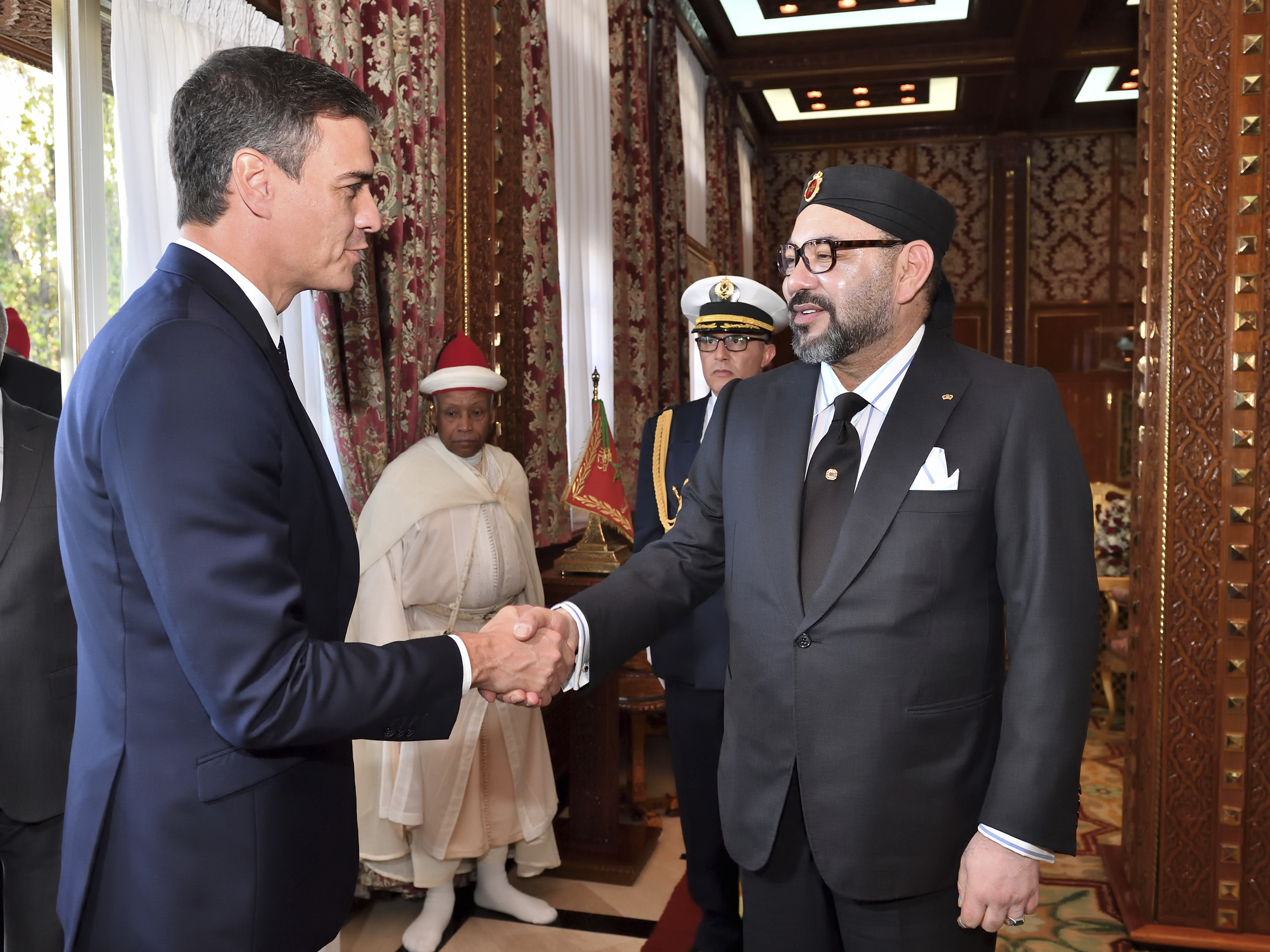 Pedro Snchez saluda a rey de Marruecos, Mohamed VI, en Rabat.