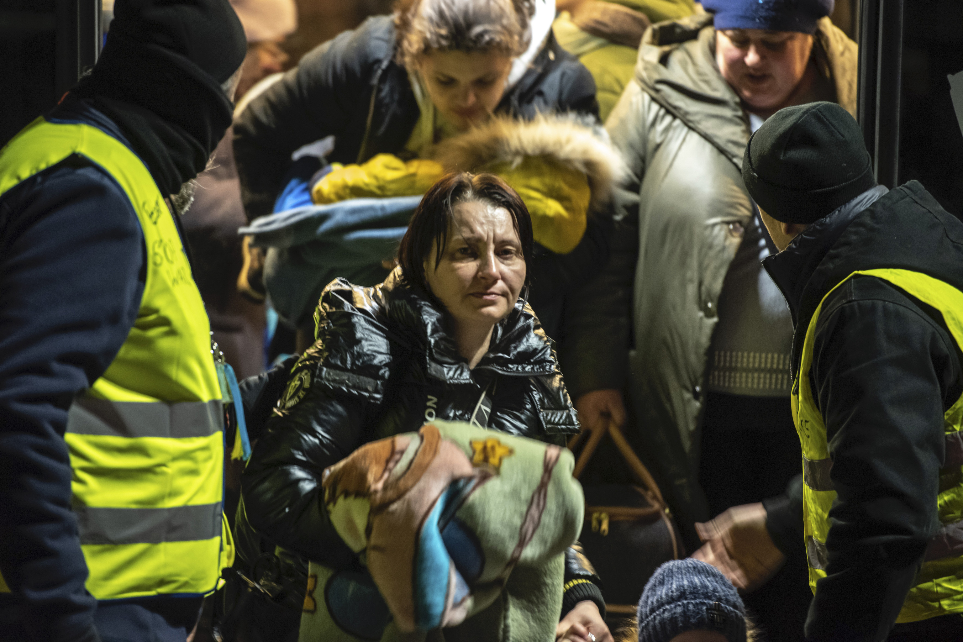 Refugiados ucranianos llegan a Rzeszow (Polonia).