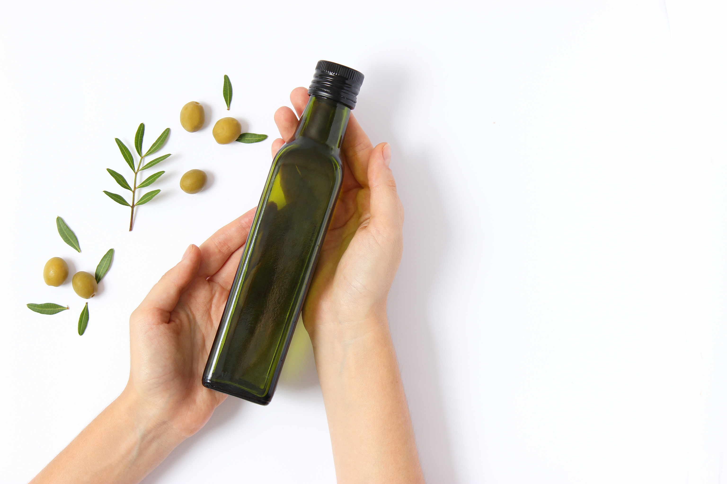 Cómo el aceite de oliva puede beneficiar nuestro cabello