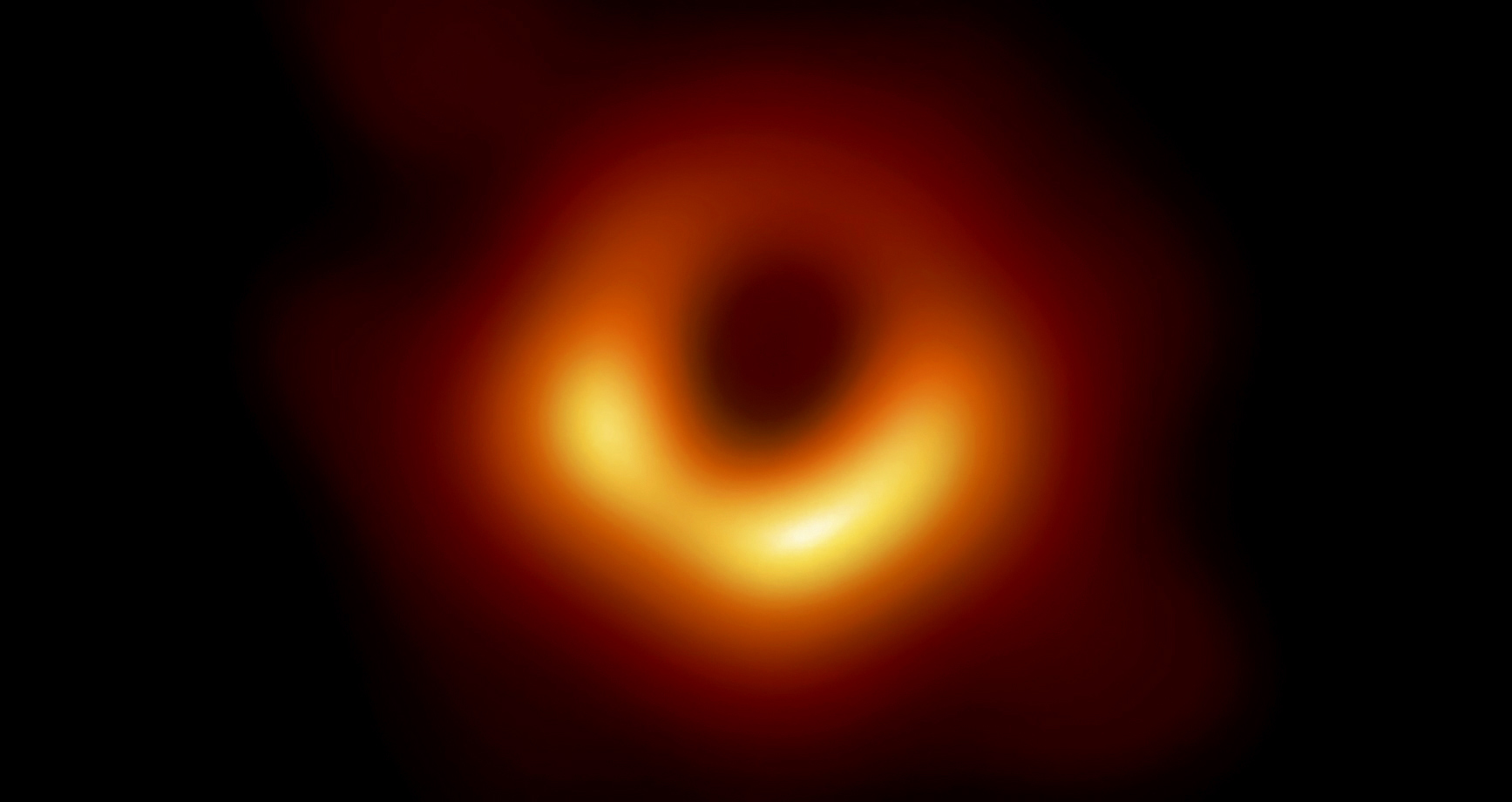 Primera fotografa de un agujero negro, obtenida en 2019.