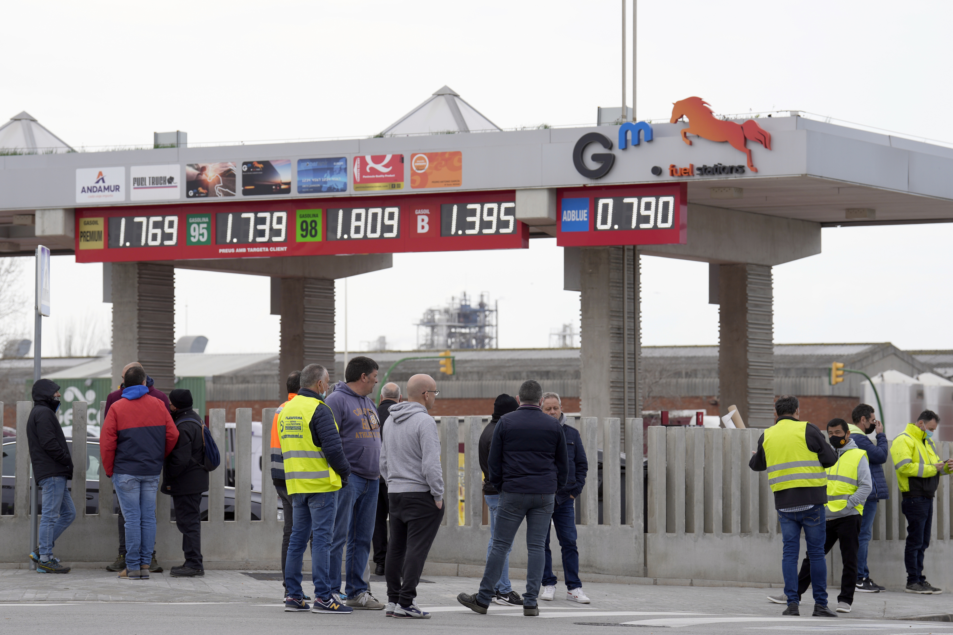 Gasolineras de Andalucía y Levante comienzan a sufrir problemas de suministro por la huelga de transporte