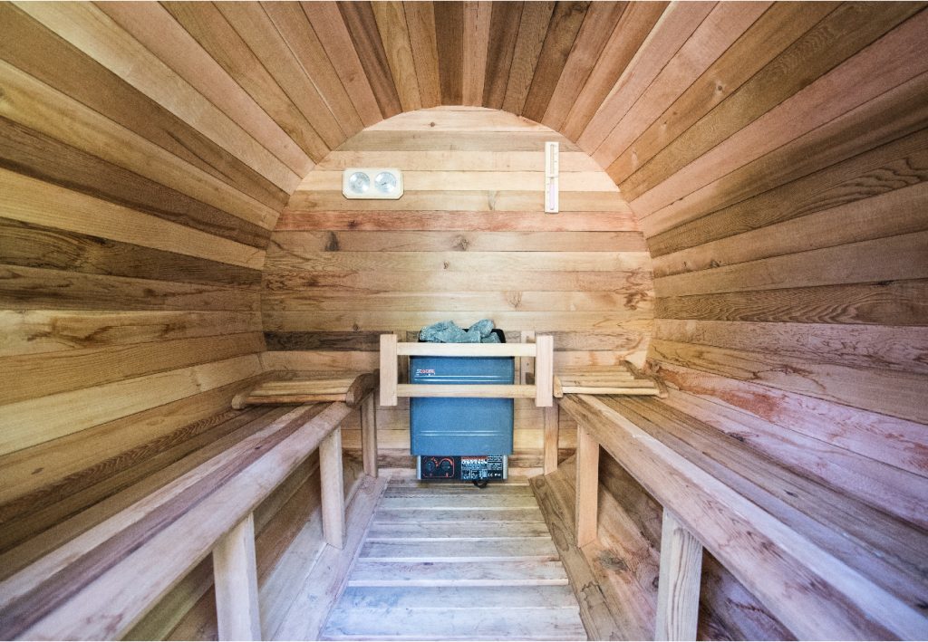 El complejo cuenta con sauna y jacuzzi.