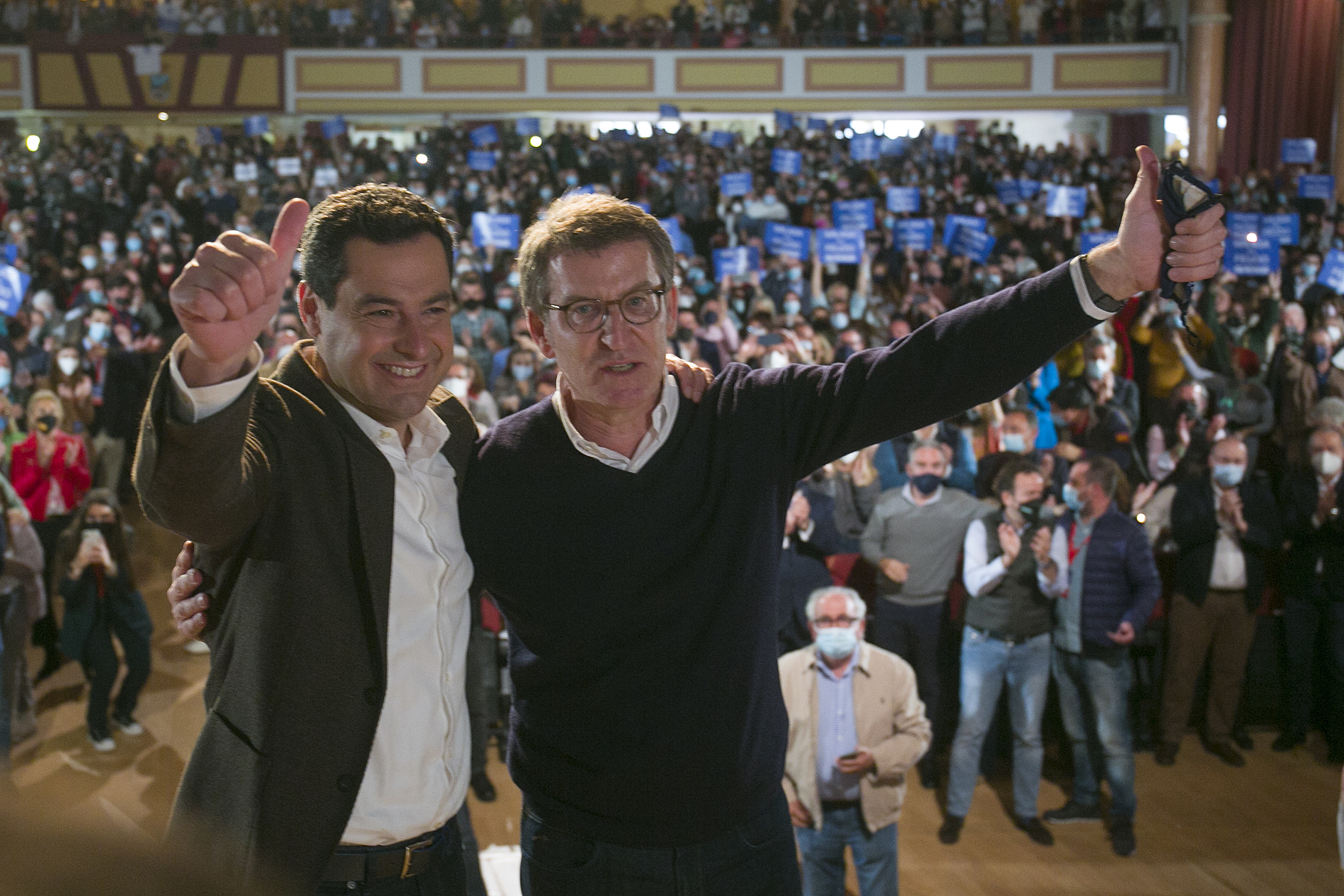 El presidente de la Junta y del PP-A, Juanma Moreno, junto a Alberto Nez Feijo, el pasado da 19 en Torremolinos.