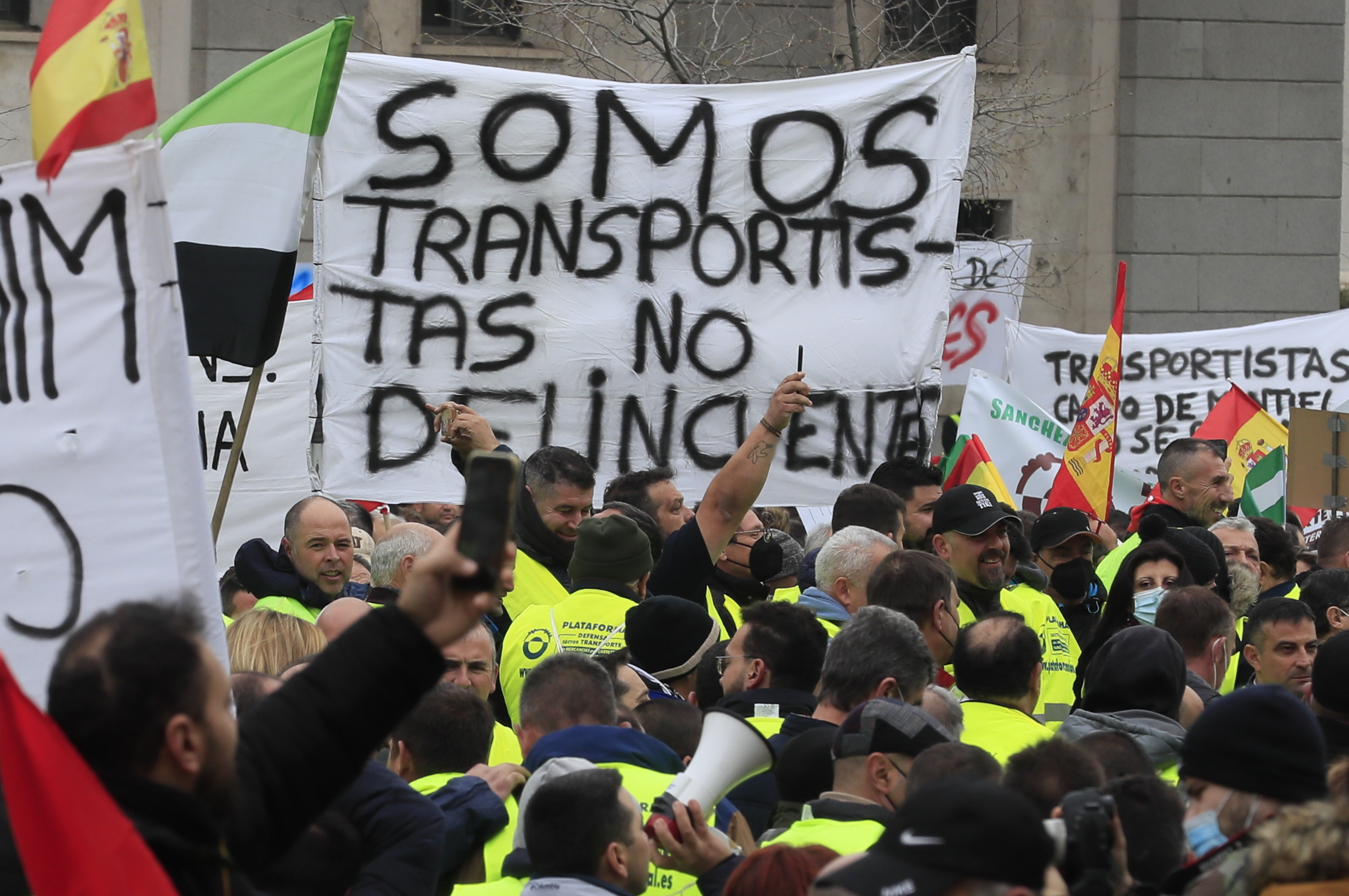 Transportistas en la manifestacin frente a Nuevos Ministerios en el paseo de la Castellana de Madrid.