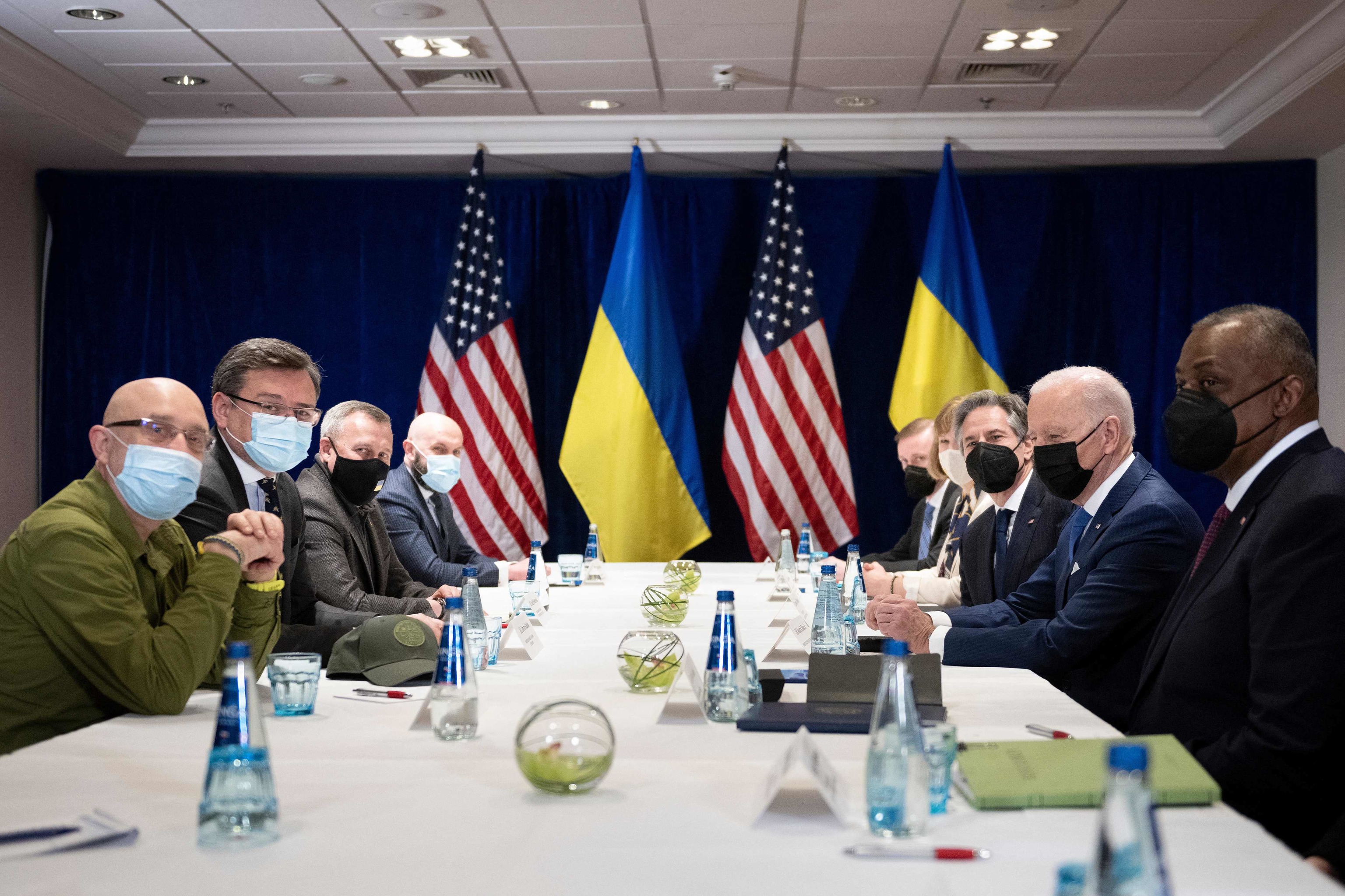 Ministros de EEUU, con Biden, se reúnen con sus homólogos de Ucrania en Polonia