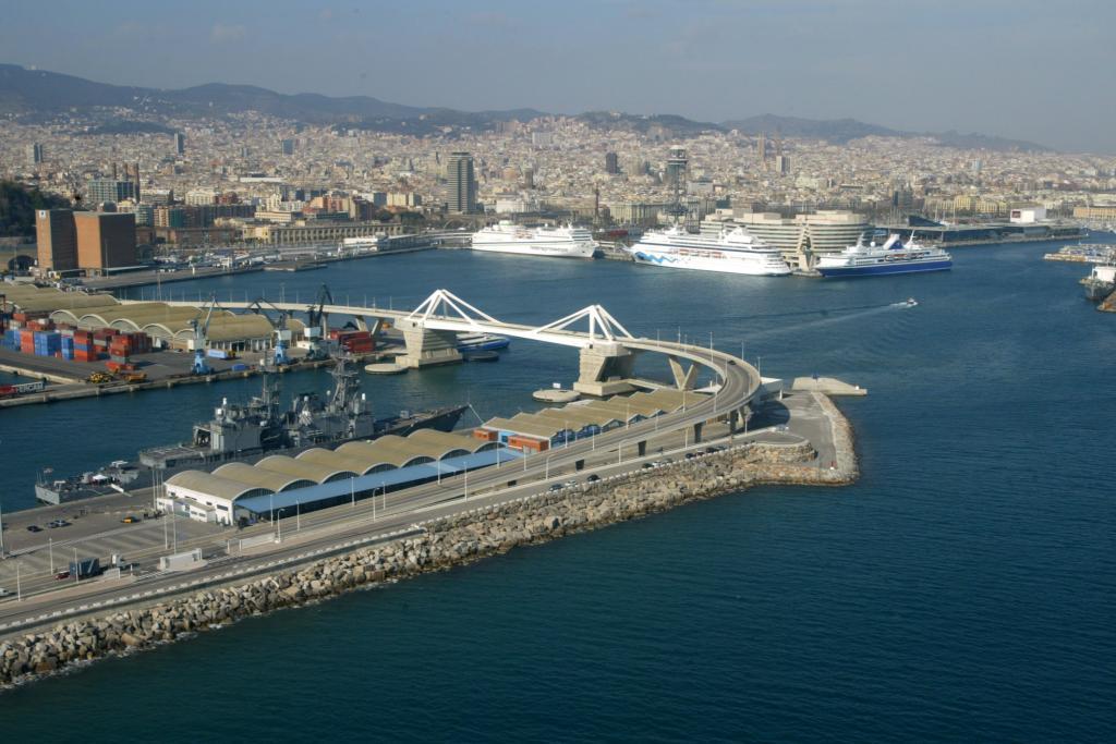 Imagen del puente en el puerto