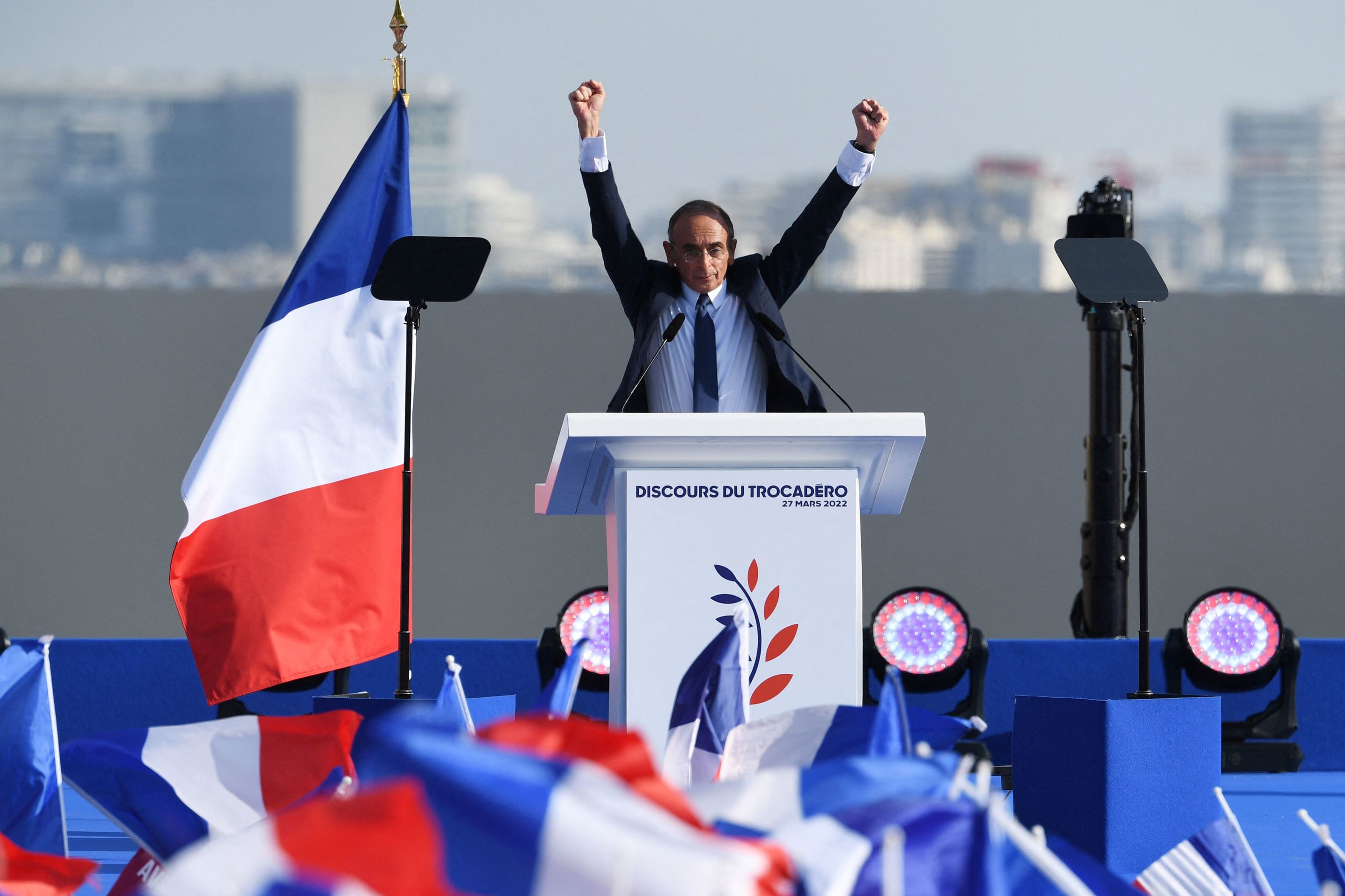 Gritos de «Macron, asesino» en un multitudinario mitin del ultraderechista Zemmour