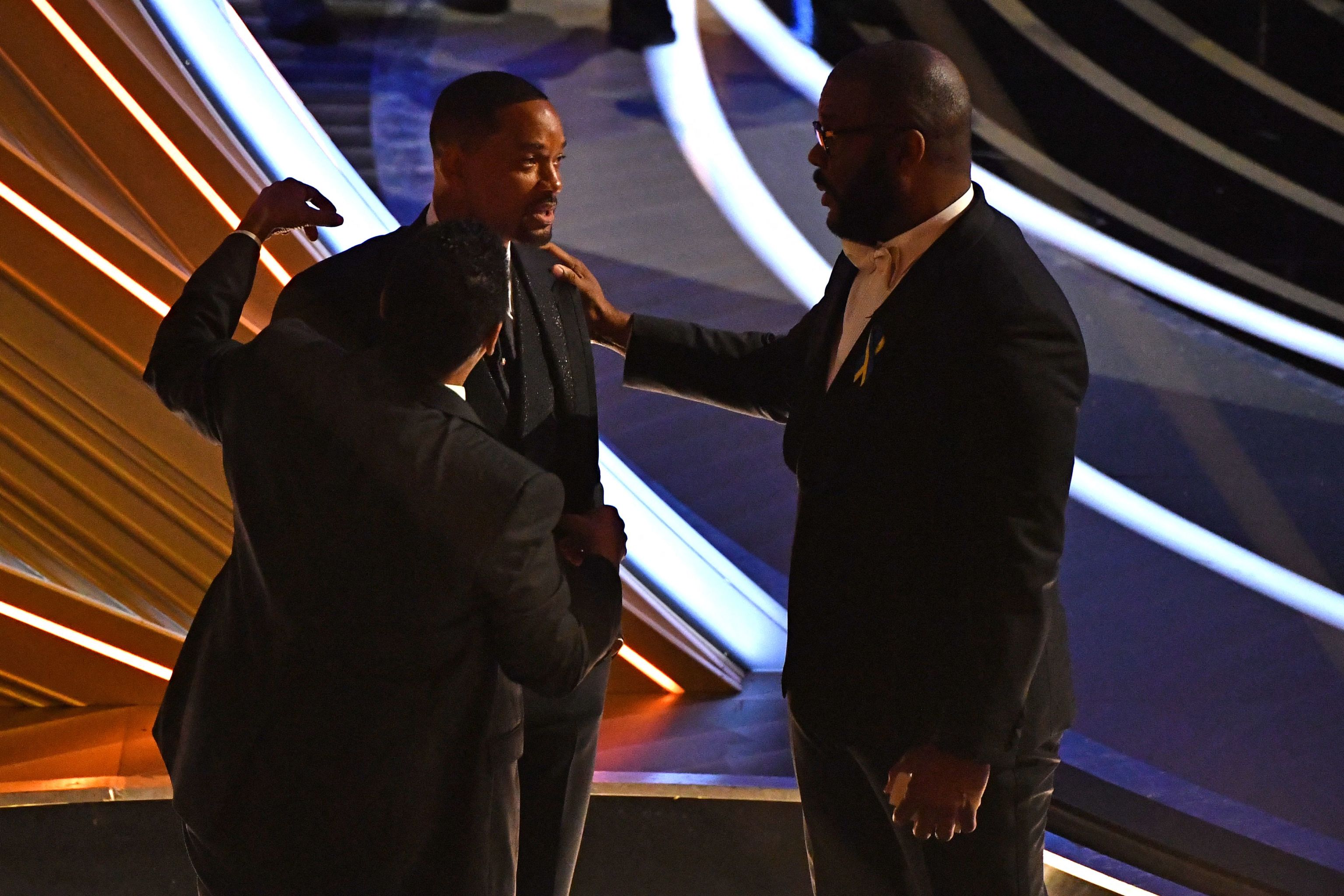 Denzel Washington, Will Smith y Tyler Perry charlan en el descanso de la gala tras la agresión.