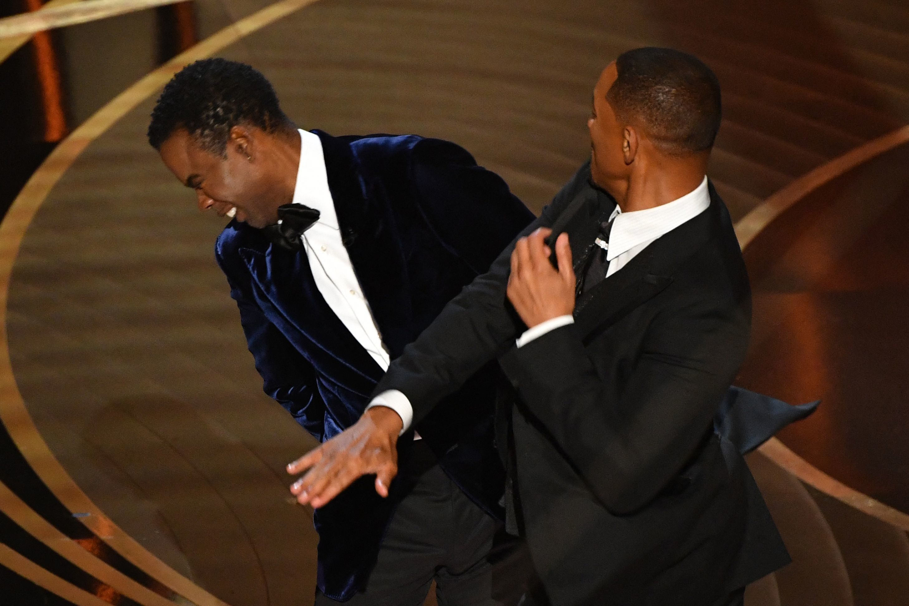 Momento en que Will Smith abofetea a Chris Rock durante la gala de los Oscar.