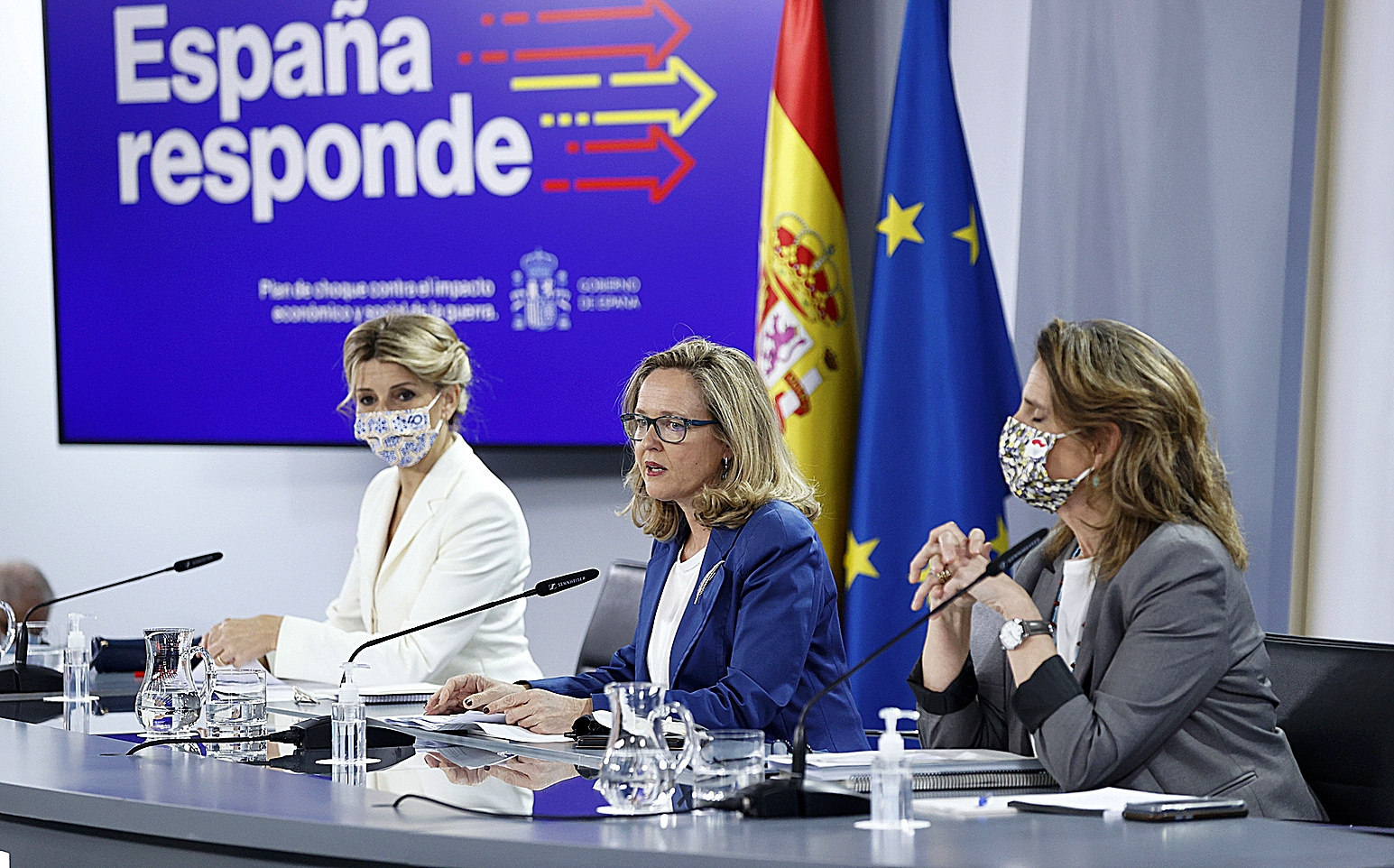 Las vicepresidentas Yolanda Daz, Nadia Calvio y Teresa Ribera, ayer, en la rueda de prensa posterior al Consejo de Ministros.