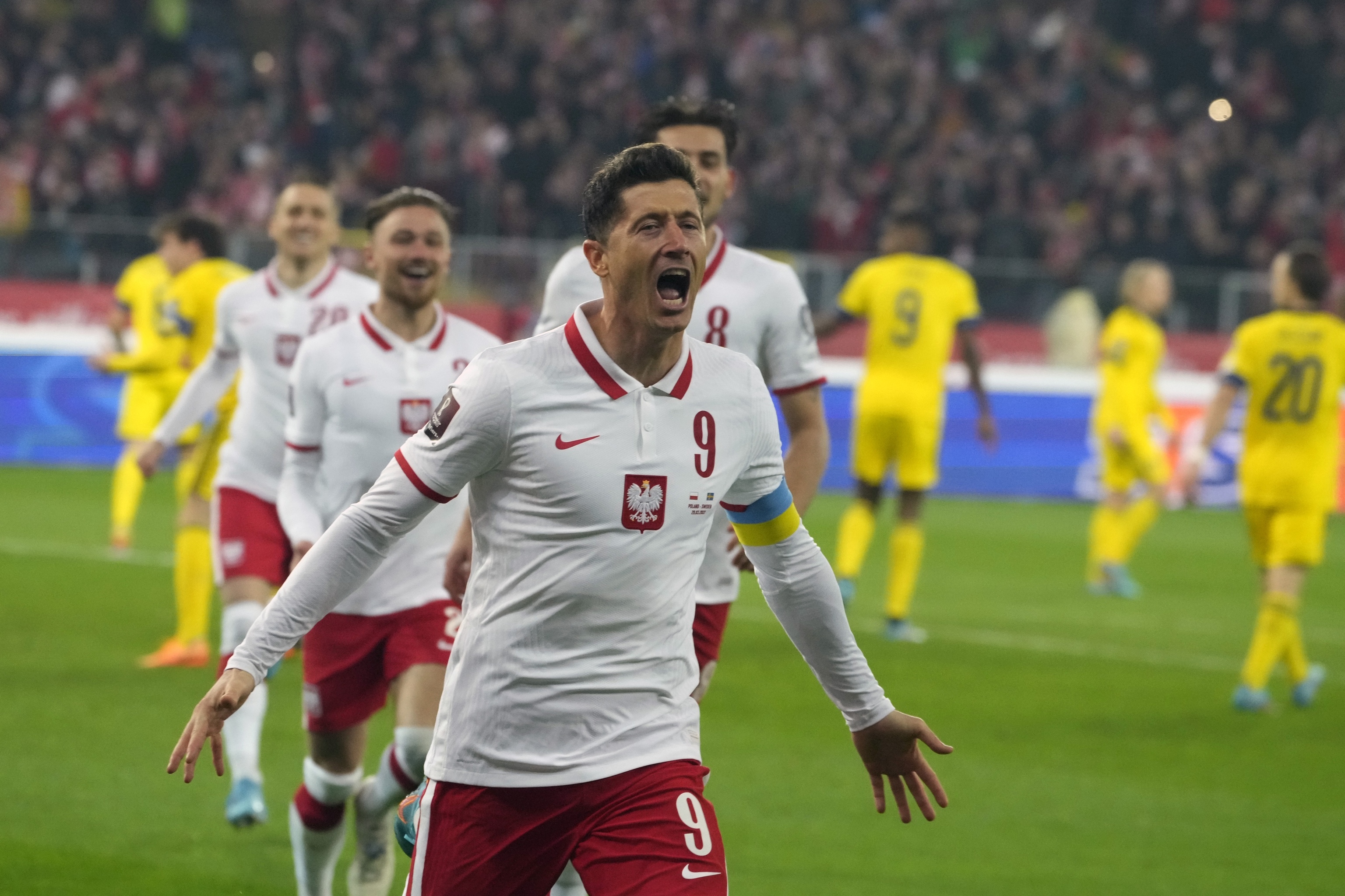 Lewandowski celebra el primer gol de Polonia, marcado de penalti.