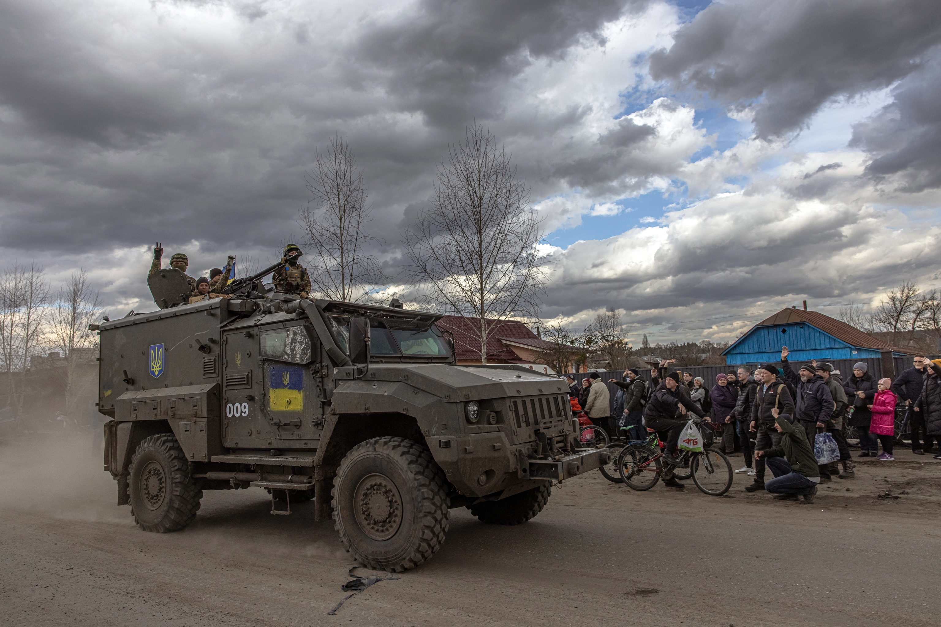 El ejército ucraniano libera la localidad de Trostyanets.